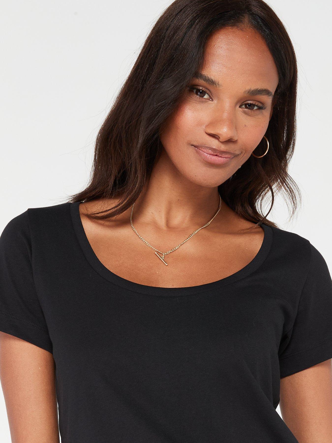 everyday-the-essential-scoop-neck-t-shirt-blackoutfit