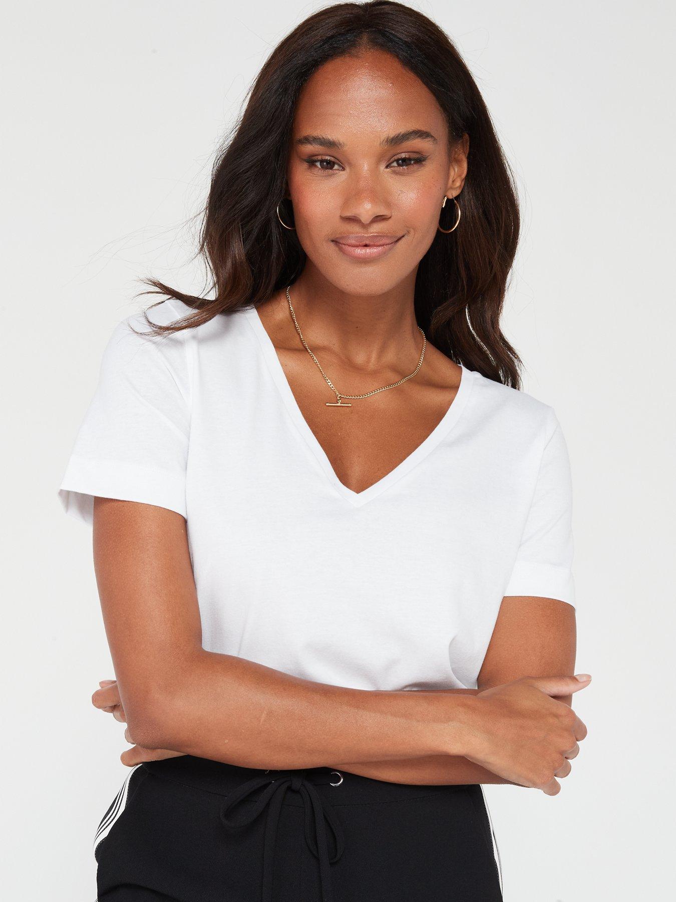 everyday-the-essential-v-neck-t-shirt-whiteoutfit