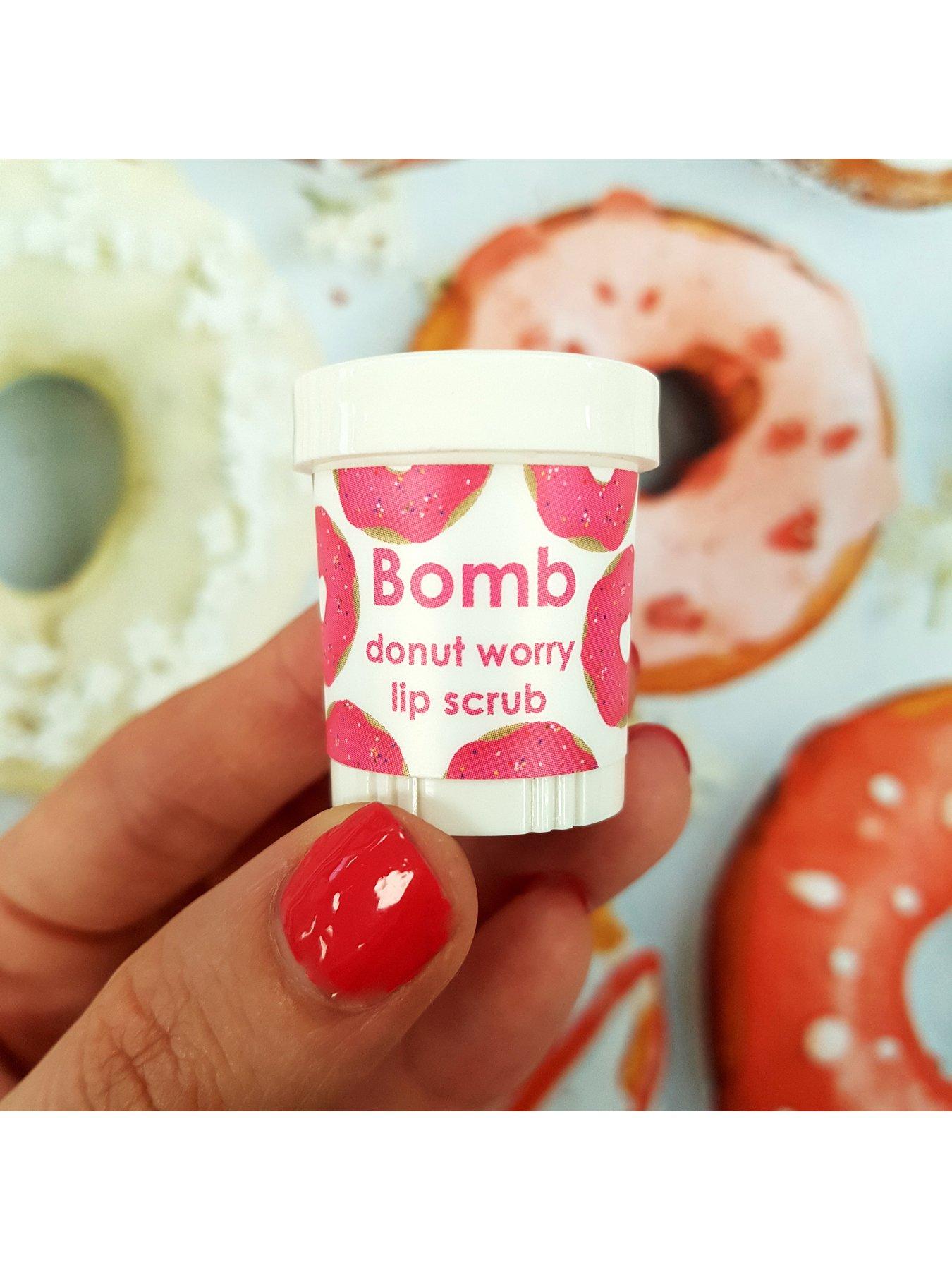 Image 4 of 6 of Bomb Cosmetics Supersize Happy Birthday Gift Set