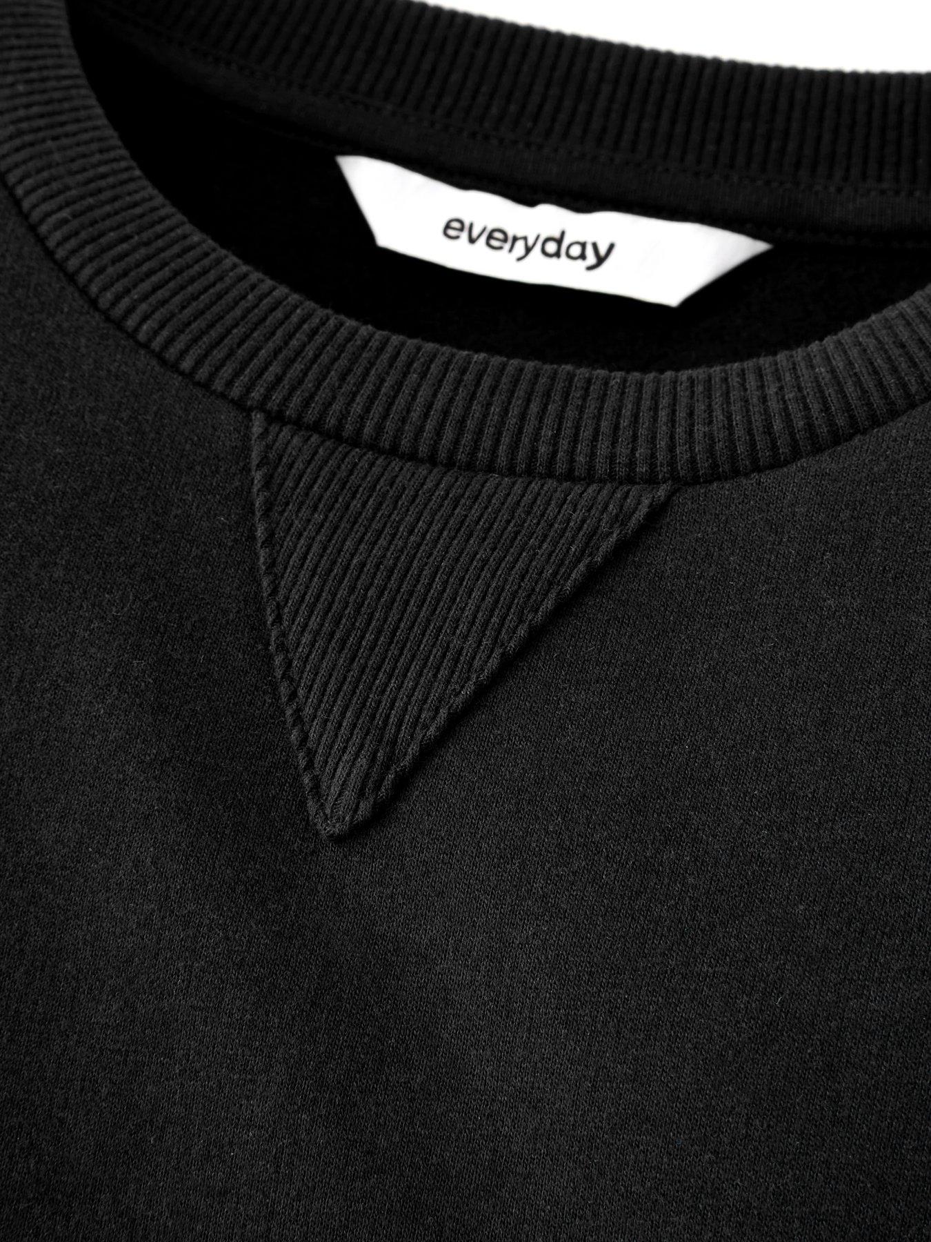 everyday-unisex-crew-neck-sweatshirt-blackoutfit