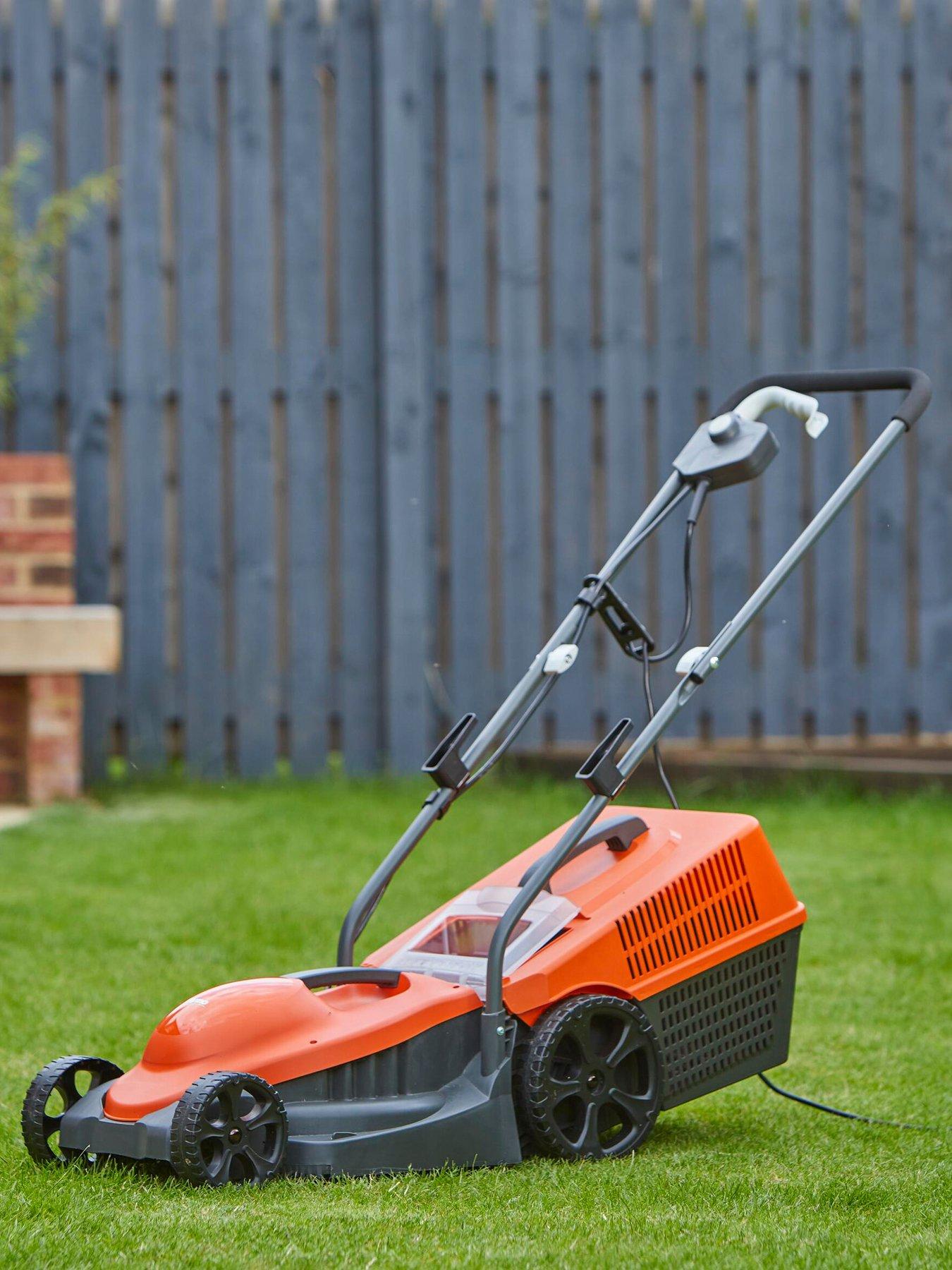 Image 4 of 7 of Flymo SimpliMow 320V