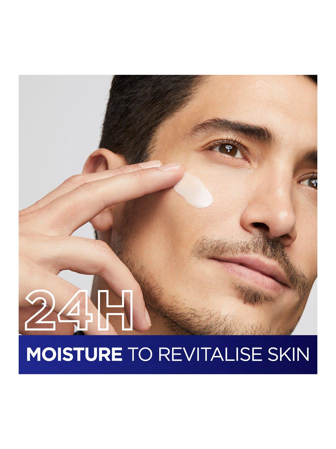 Image 3 of 5 of L'Oreal Paris Men Expert Men Expert Power Age Moisturiser with&nbsp;Hyaluronic Acid - 50ml