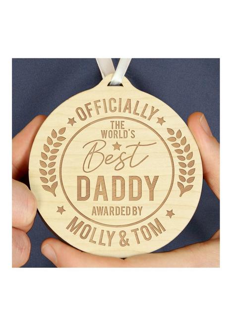 the-personalised-memento-company-personalised-worlds-best-daddy-wooden-medal