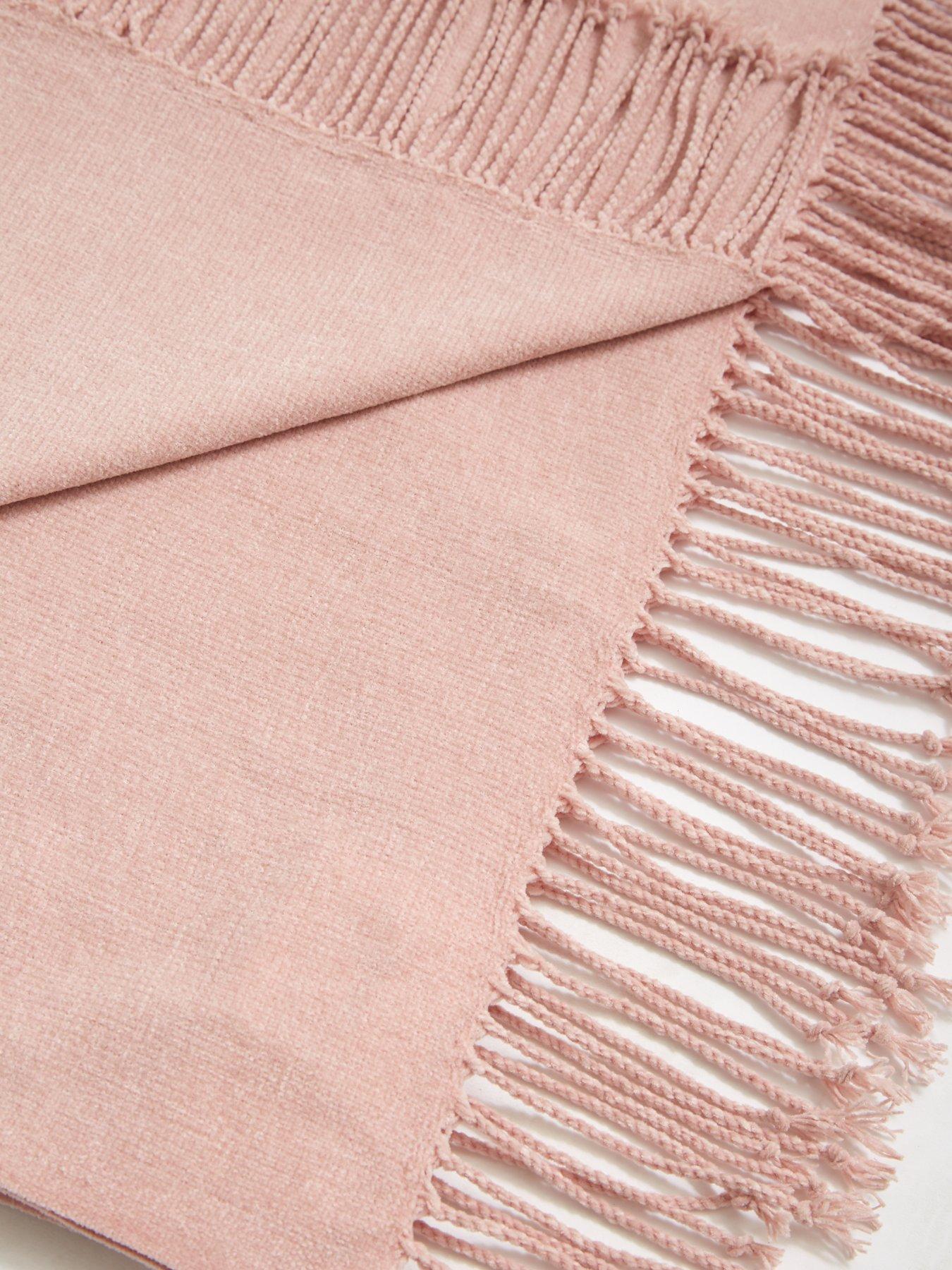 the-very-collection-supersoft-chenille-throw-blushoutfit