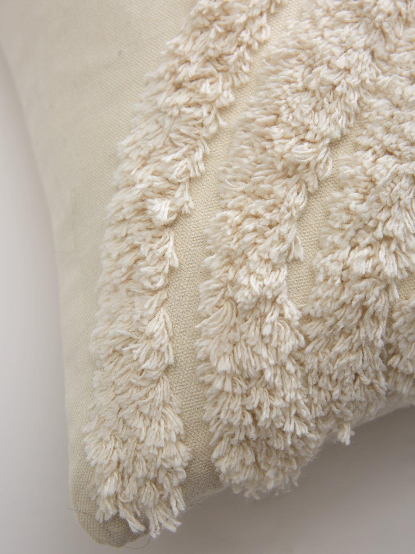 everyday-tufted-cushiondetail