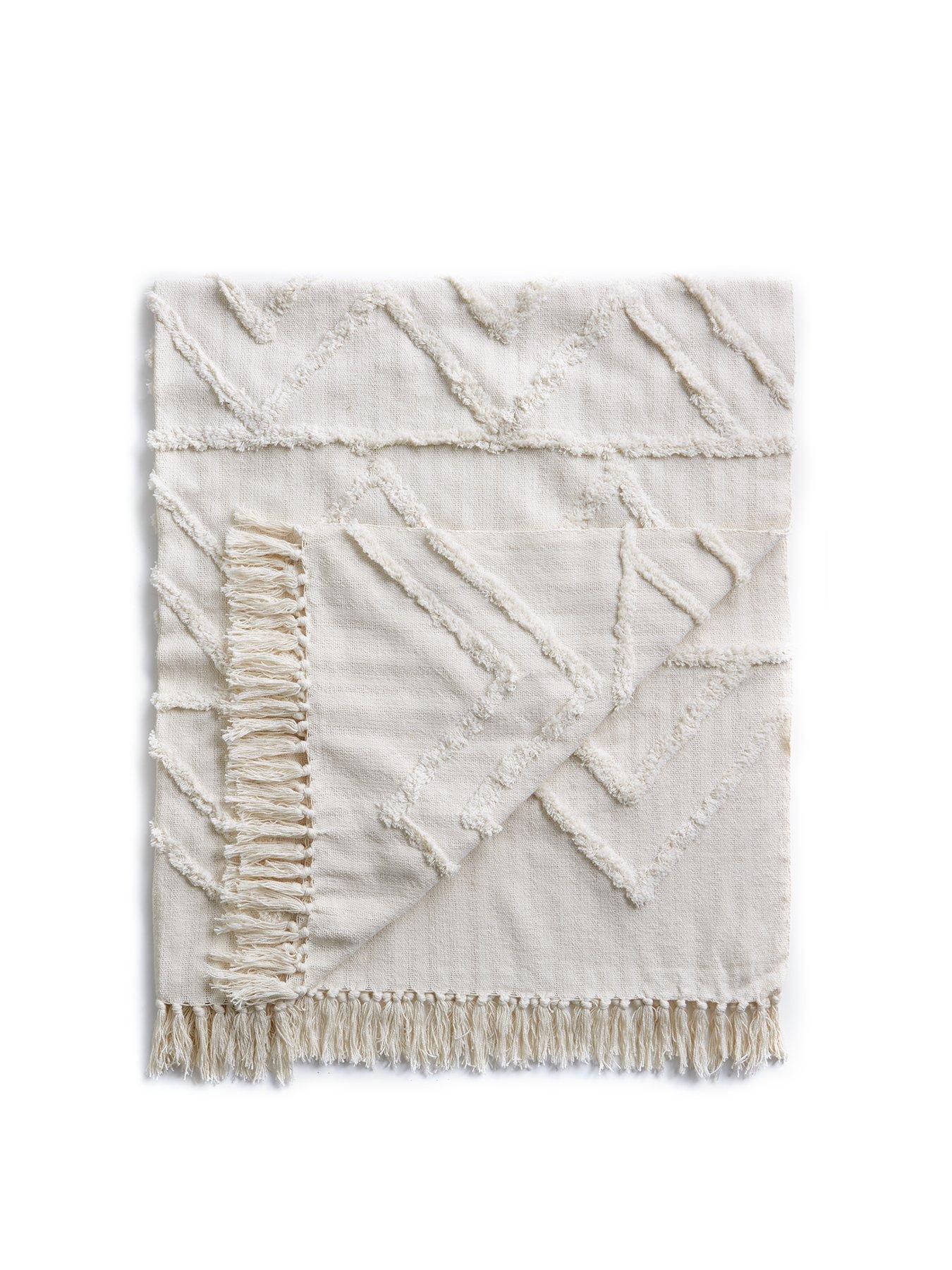 everyday-tufted-throw-cream