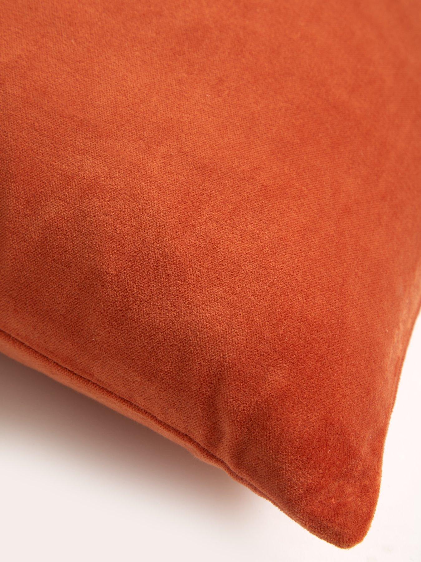 everyday-matte-velvet-cushionback