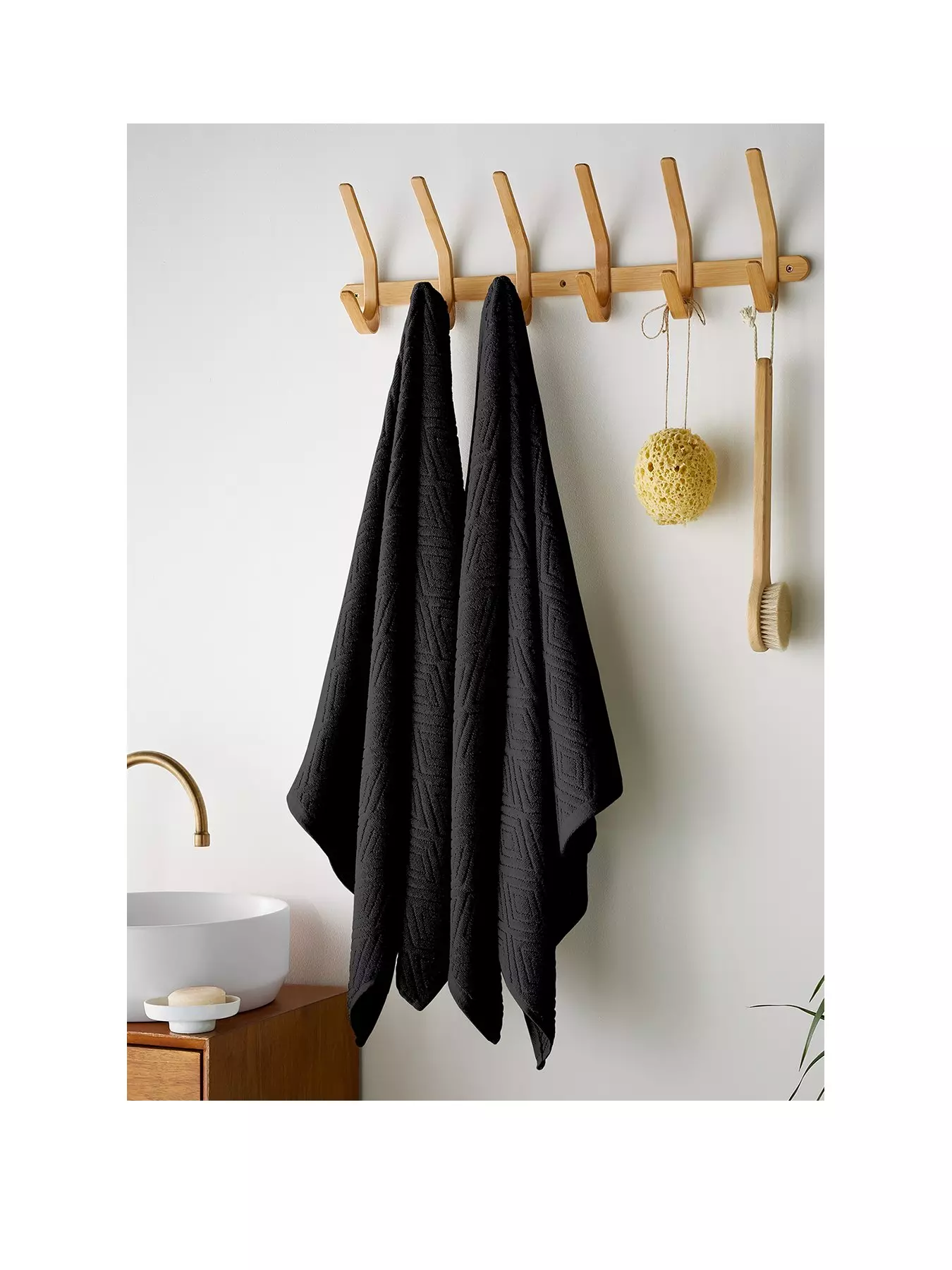 https://media.very.ie/i/littlewoodsireland/VGH0Q_SQ1_0000000004_BLACK_SLf/catherine-lansfield-diamond-geo-sculpted-bath-sheet-pair.jpg?$180x240_retinamobilex2$&fmt=webp