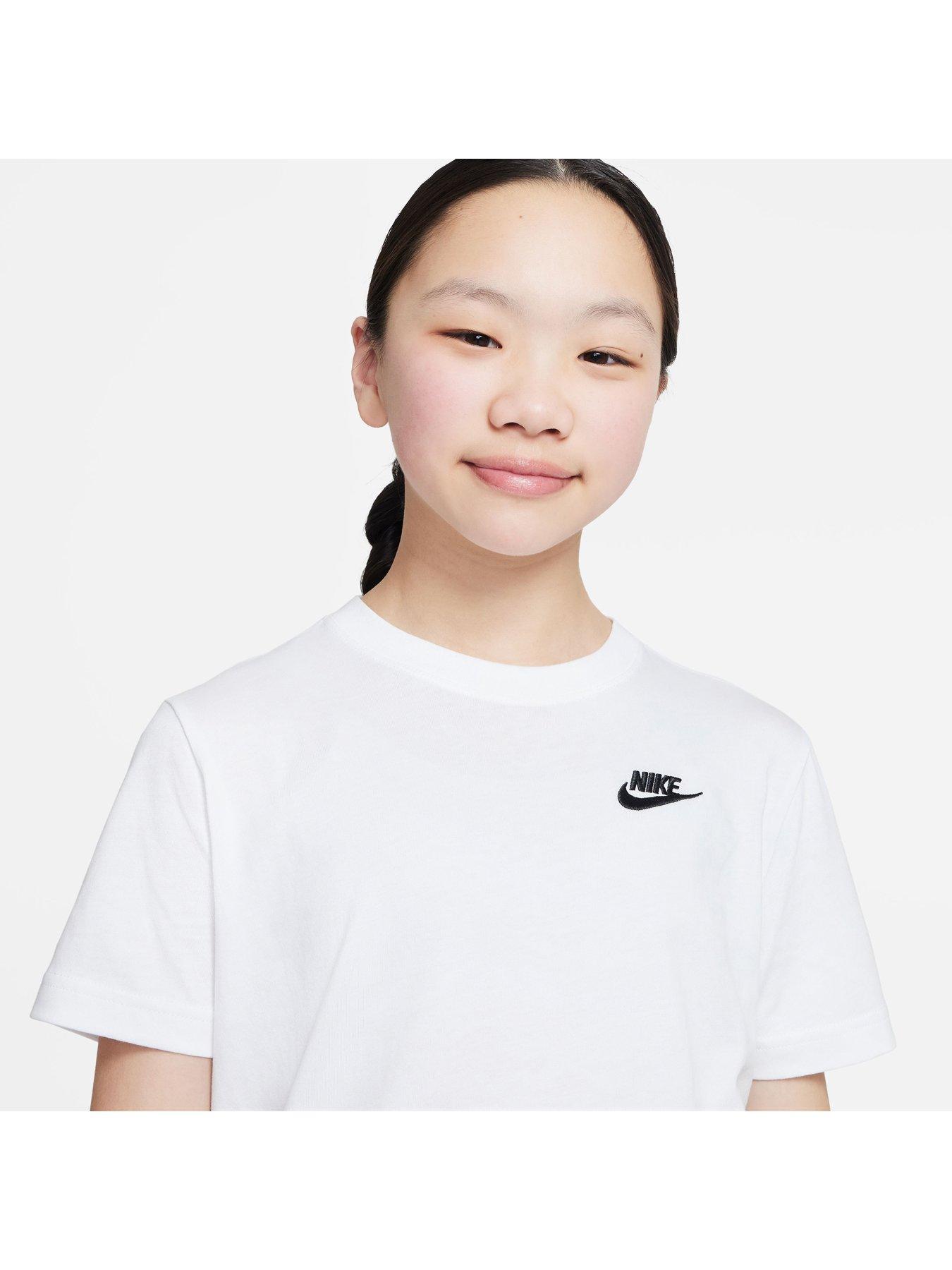 nike-older-girls-sportswear-club-boyfriend-t-shirt-whiteoutfit