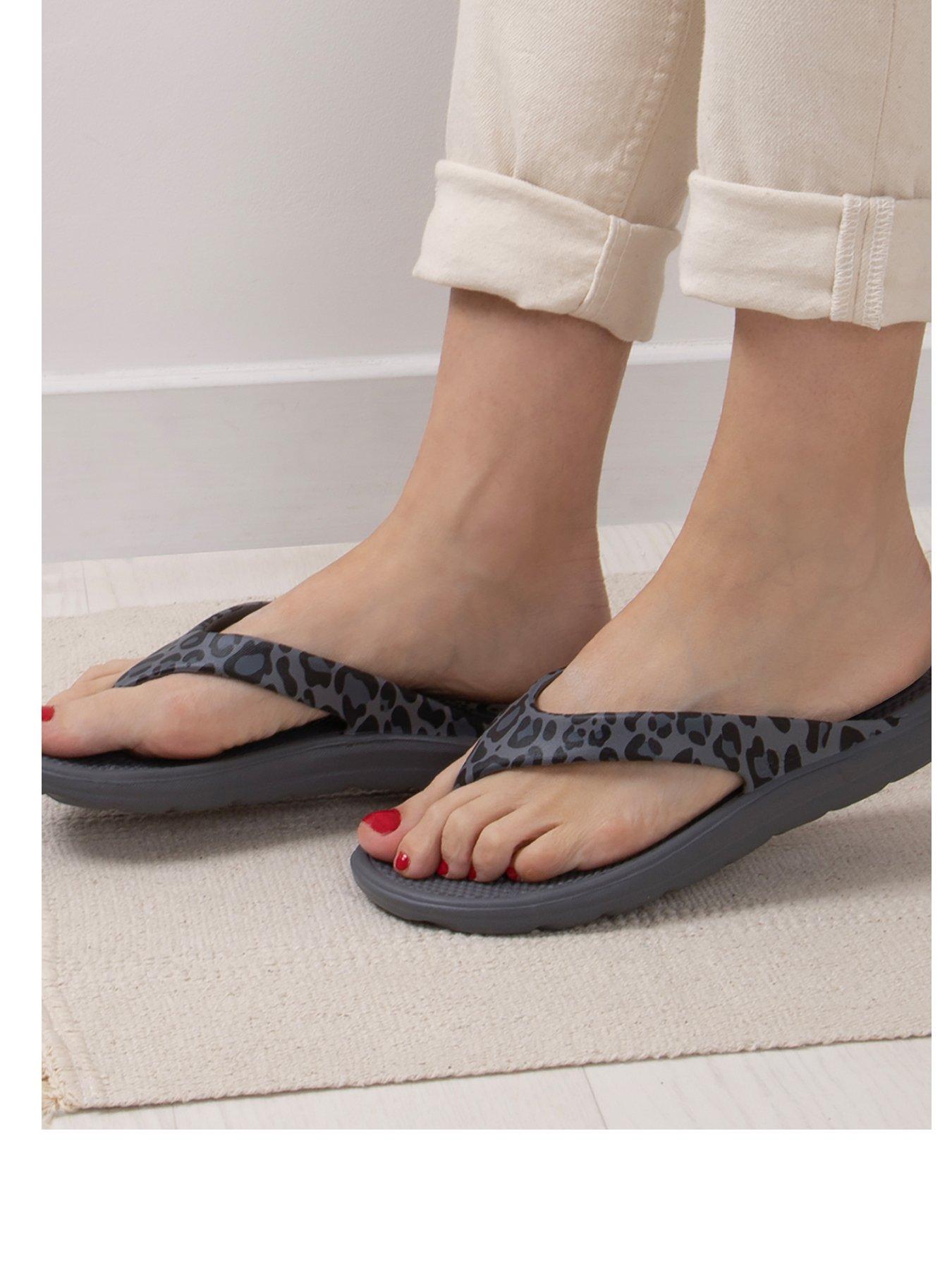 totes-ladies-solbounce-toe-post-sandal-greystillFront