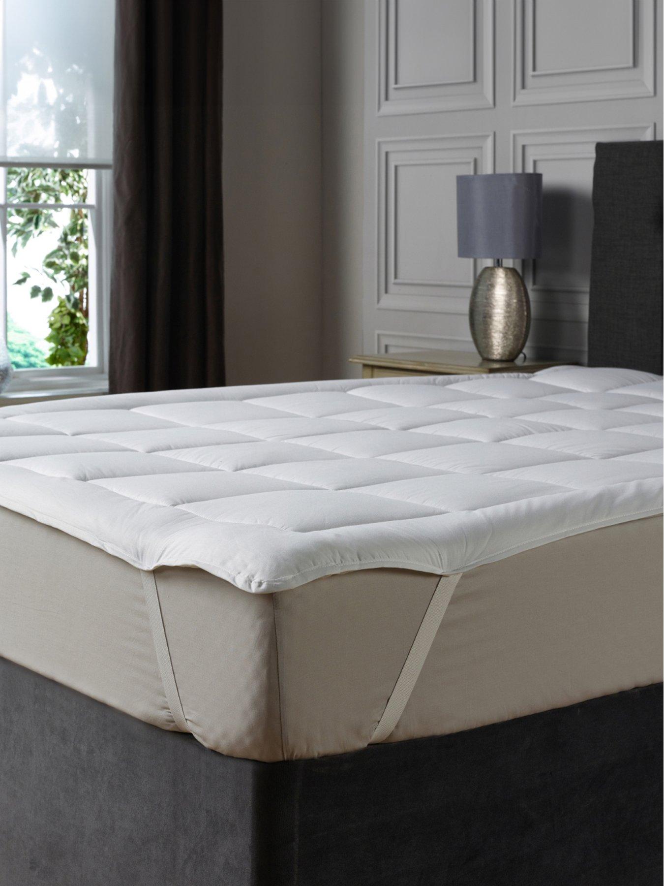 everyday-essentials-hollowfibre-mattress-topper-whiteback