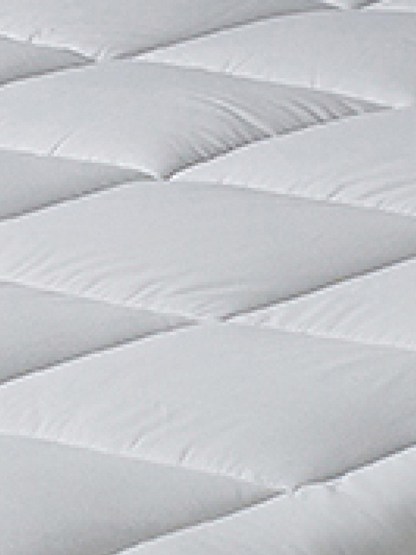 everyday-essentials-hollowfibre-mattress-topper-whiteoutfit