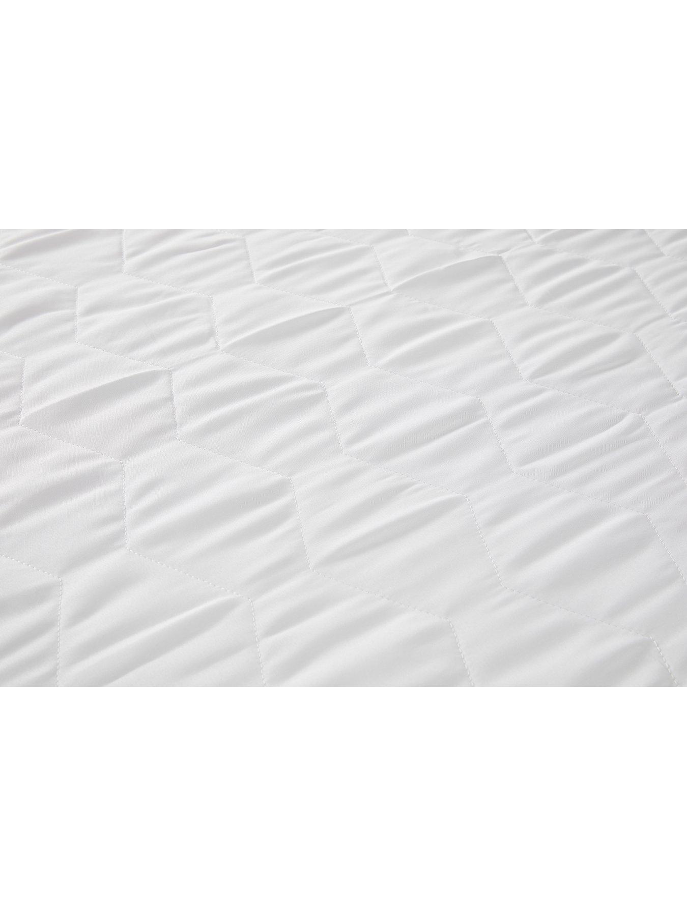 everyday-hollowfibre-mattress-protector-whiteoutfit