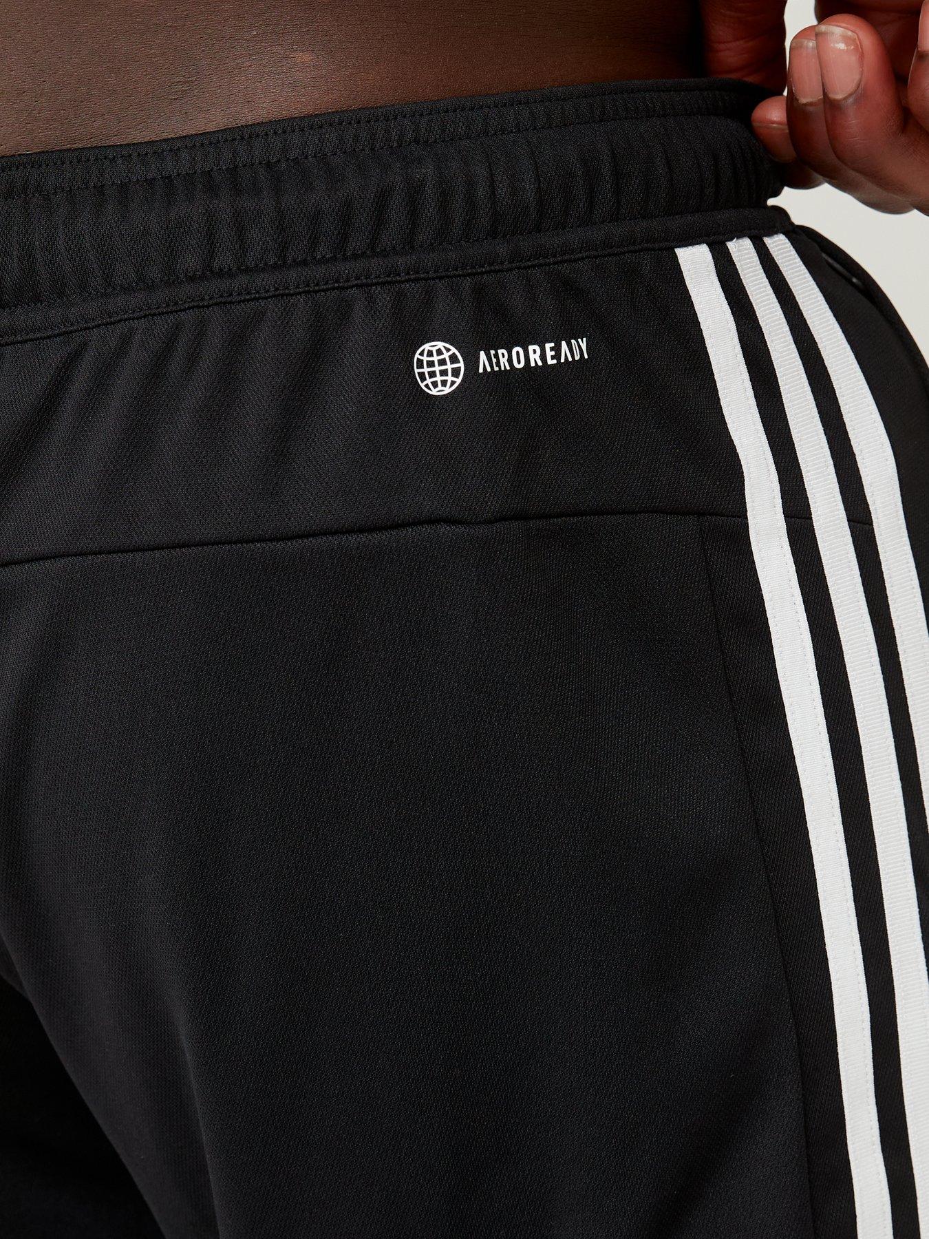 adidas-training-essential-shorts-blackwhiteoutfit