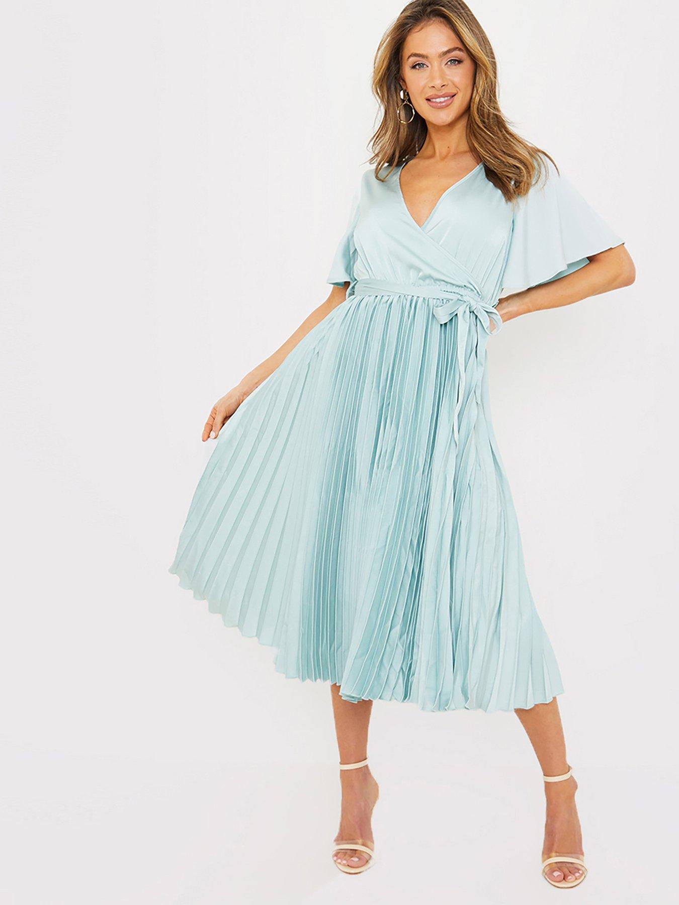 in-the-style-in-the-style-x-jac-jossa-pleated-wrap-midi-dress-greenoutfit