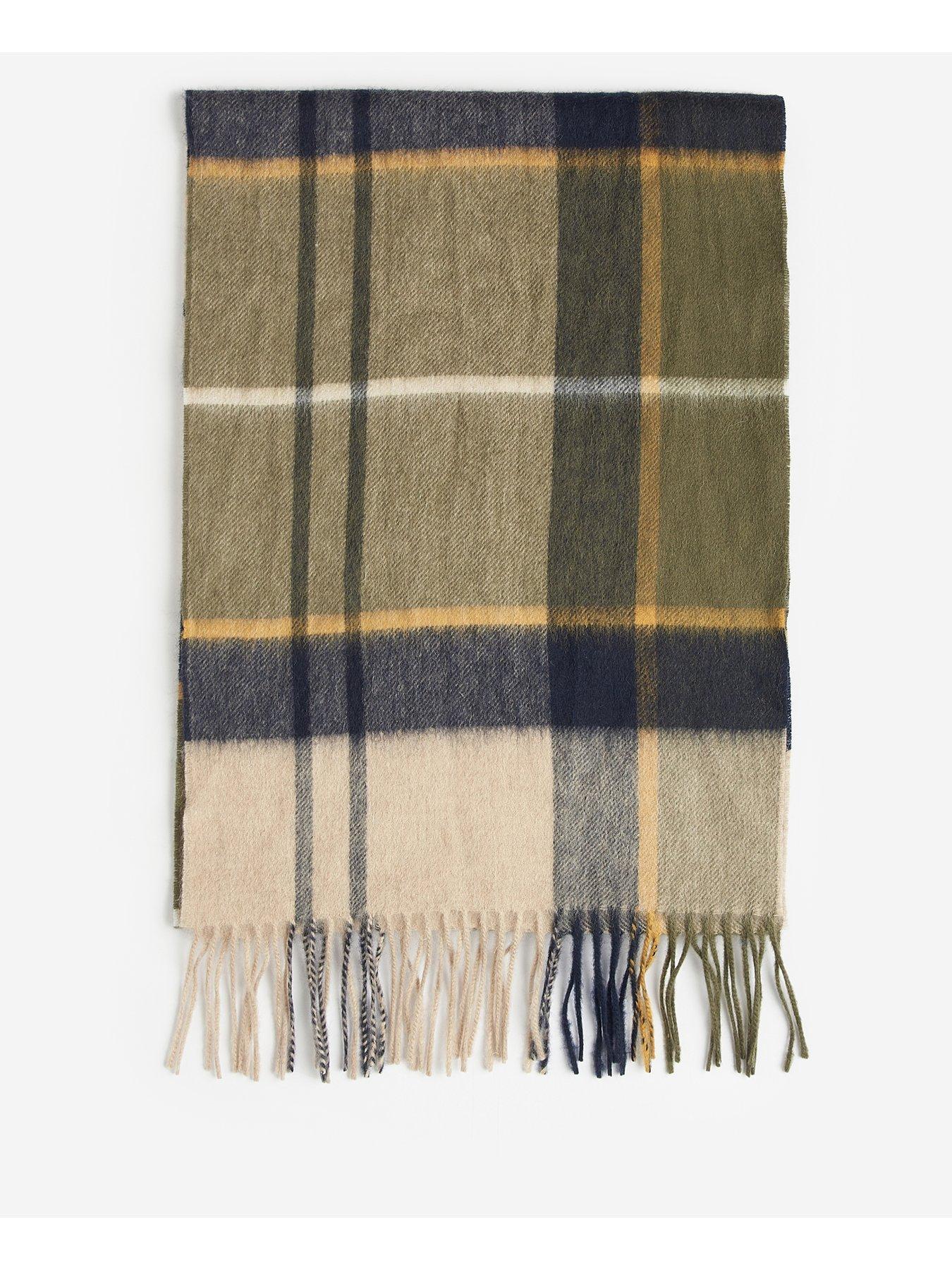 barbour-barbour-carrbridge-tartan-scarf-light-greenoutfit