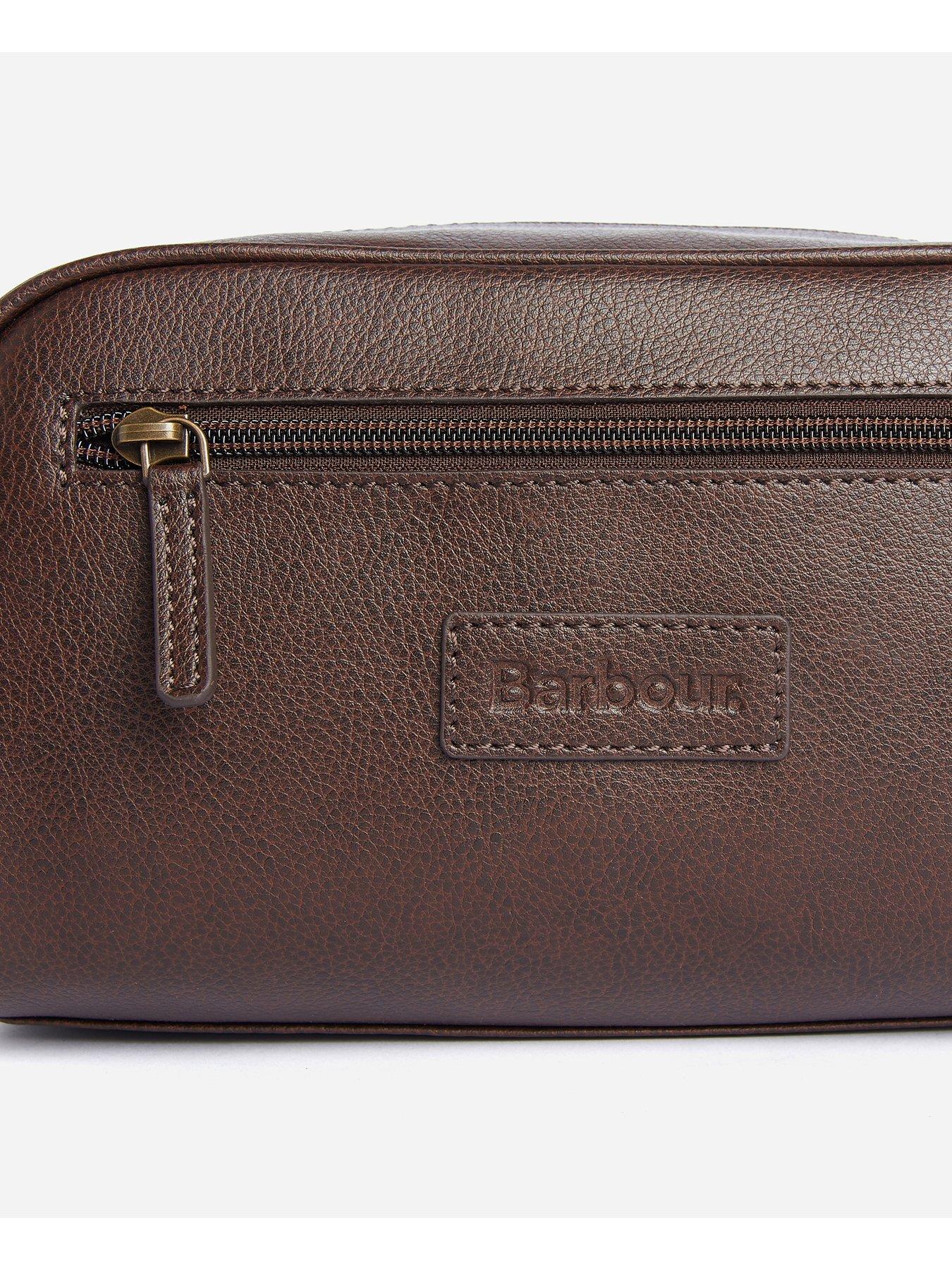 barbour-barbour-leather-washbag-dark-brownoutfit