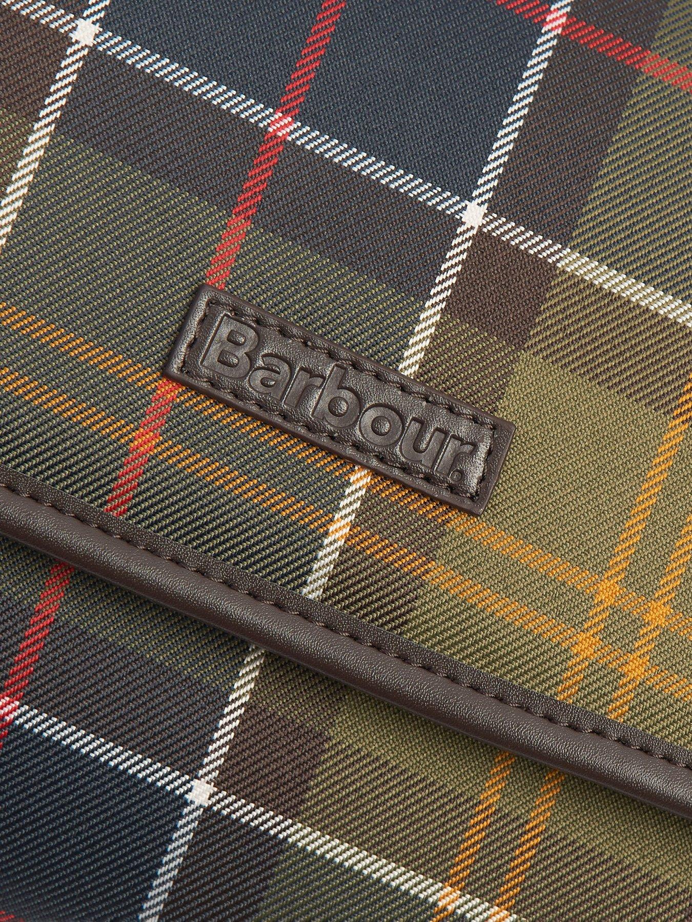 barbour-barbour-tartan-hanging-washbag-greendetail