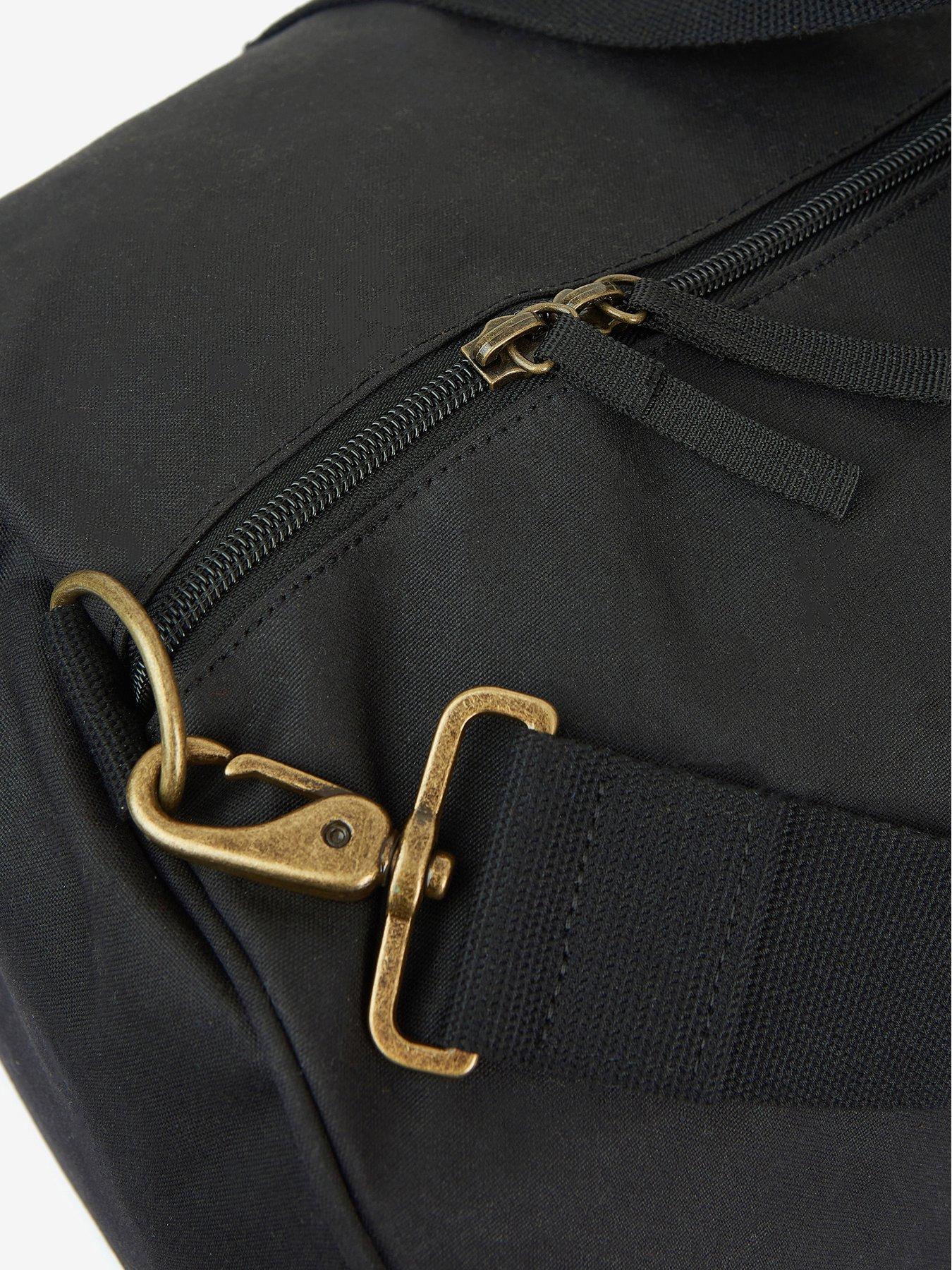 barbour-barbour-explorer-wax-duffle-bag-blackdetail