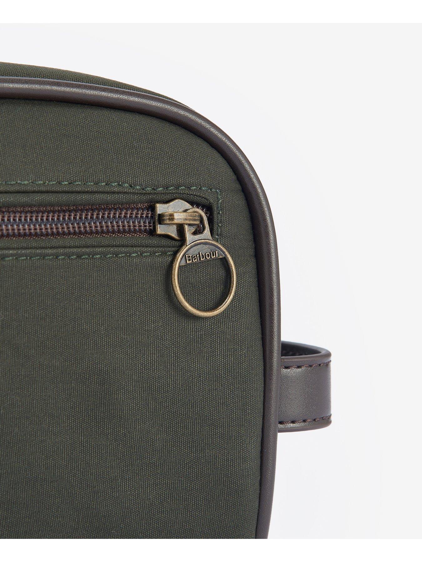 barbour-barbour-wax-washbag-dark-greenoutfit