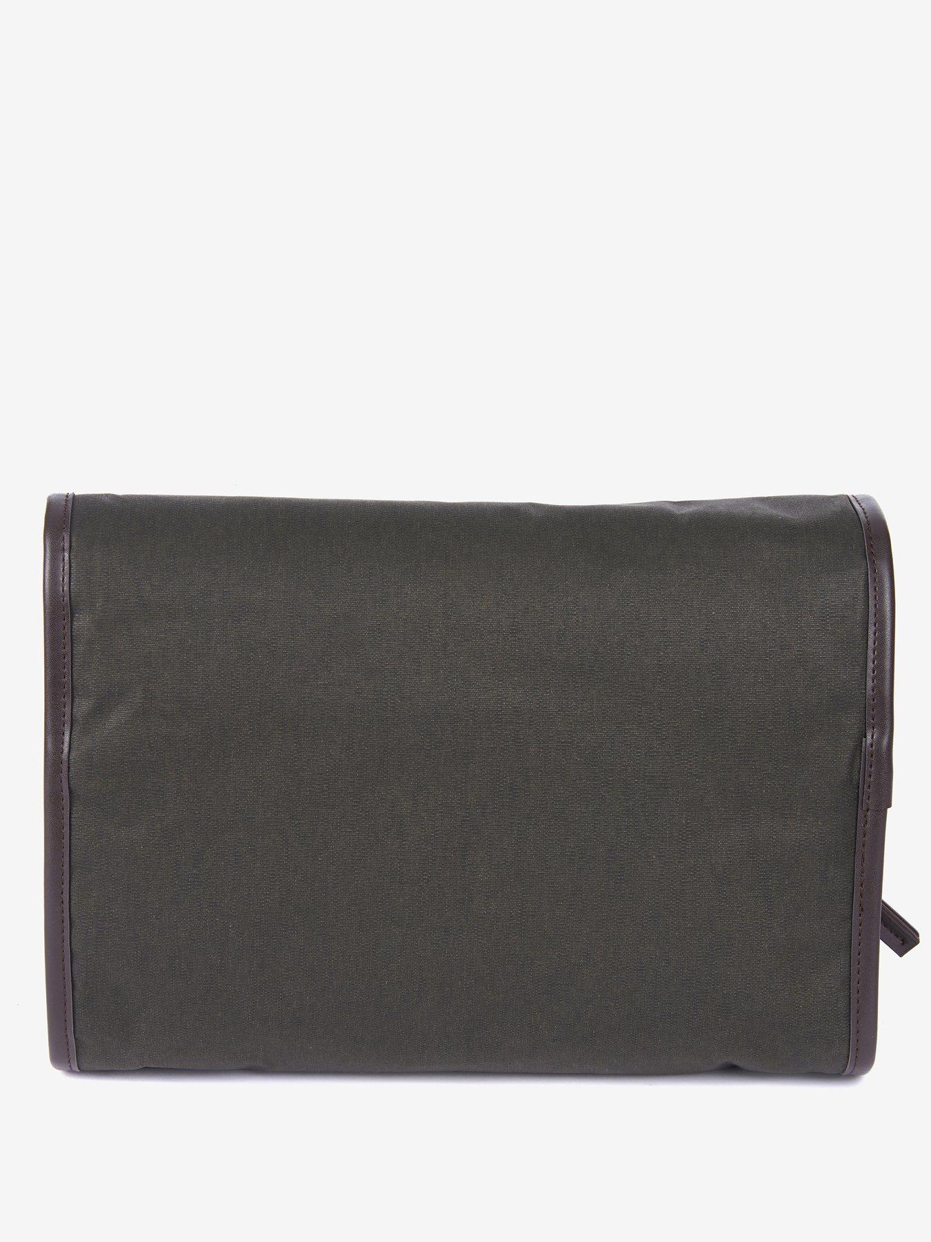 barbour-barbour-wax-hanging-washbag-dark-greenstillFront