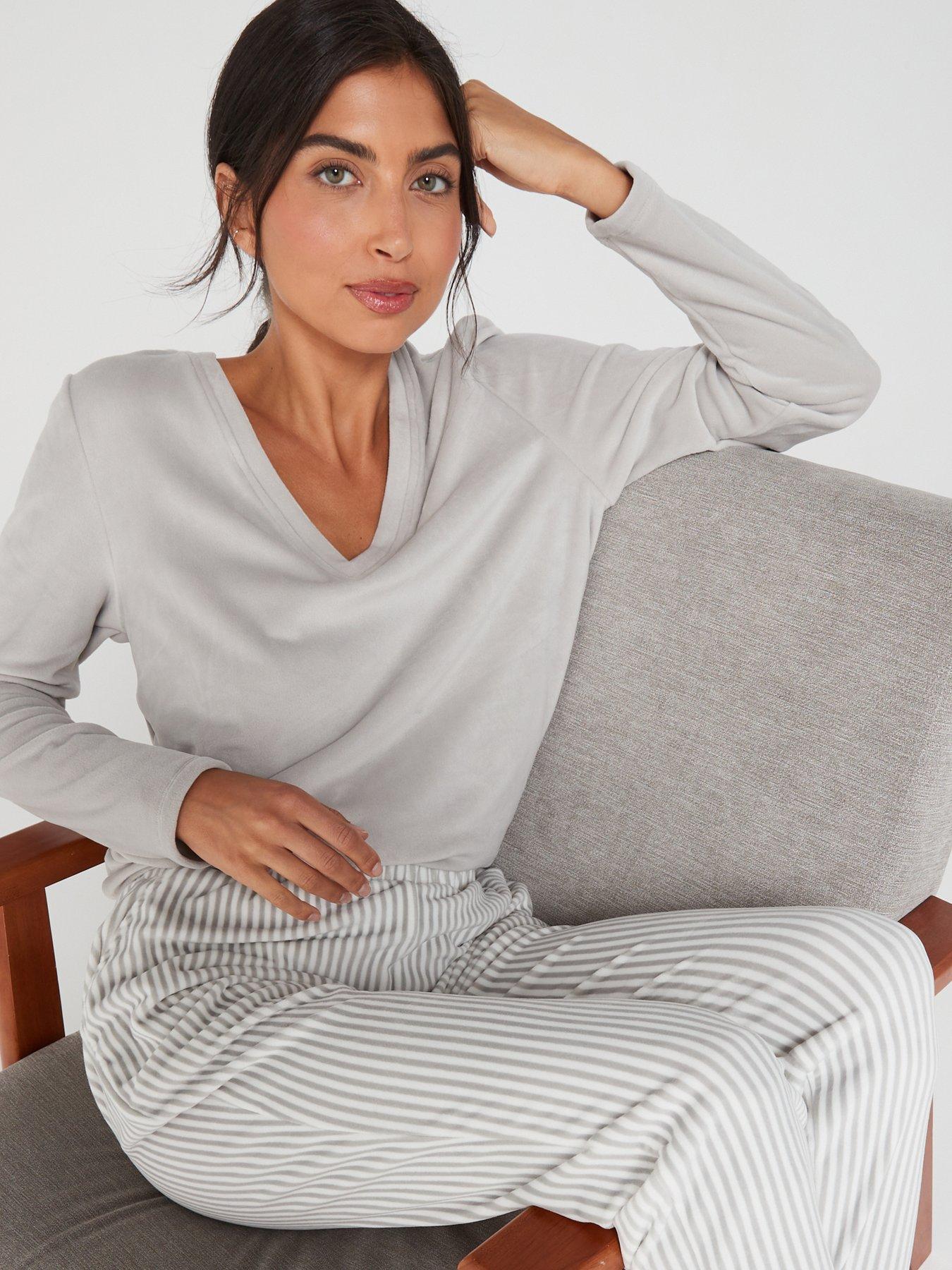 everyday-fleece-jogger-and-v-neck-top-lounge-set-grey-stripedetail