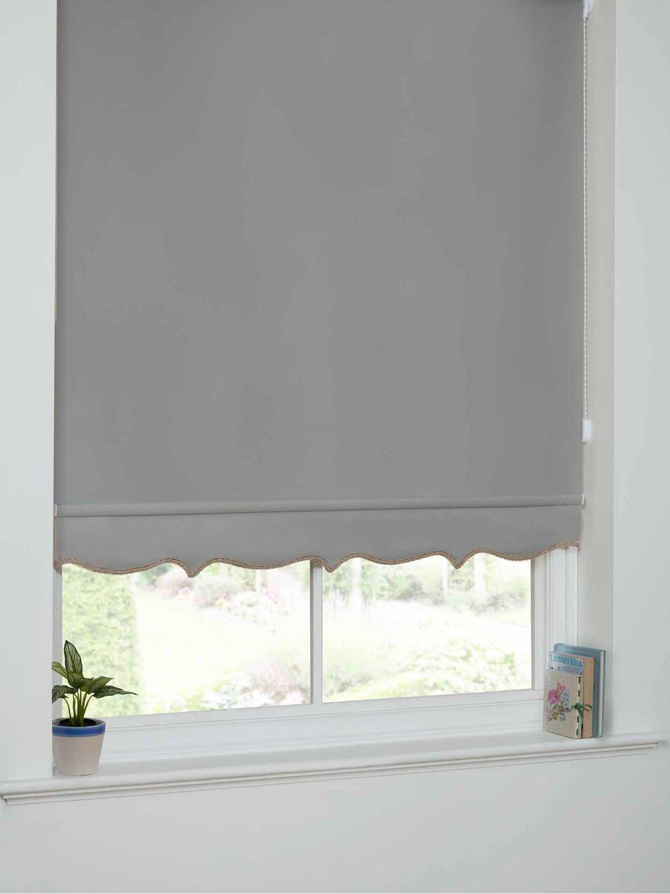 The Very Collection Plain Scalloped Roller Blind
