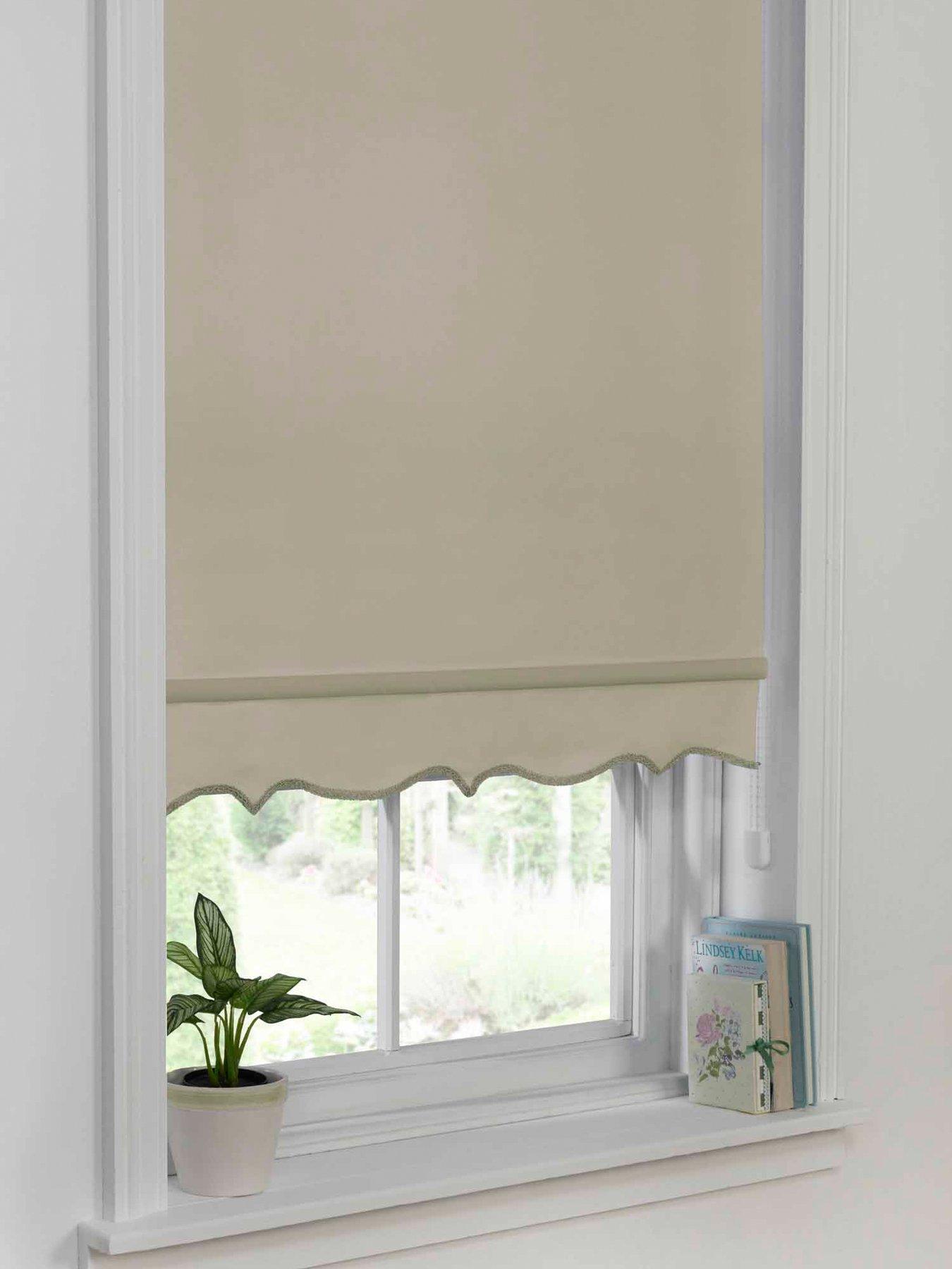 everyday-plain-scalloped-roller-blind