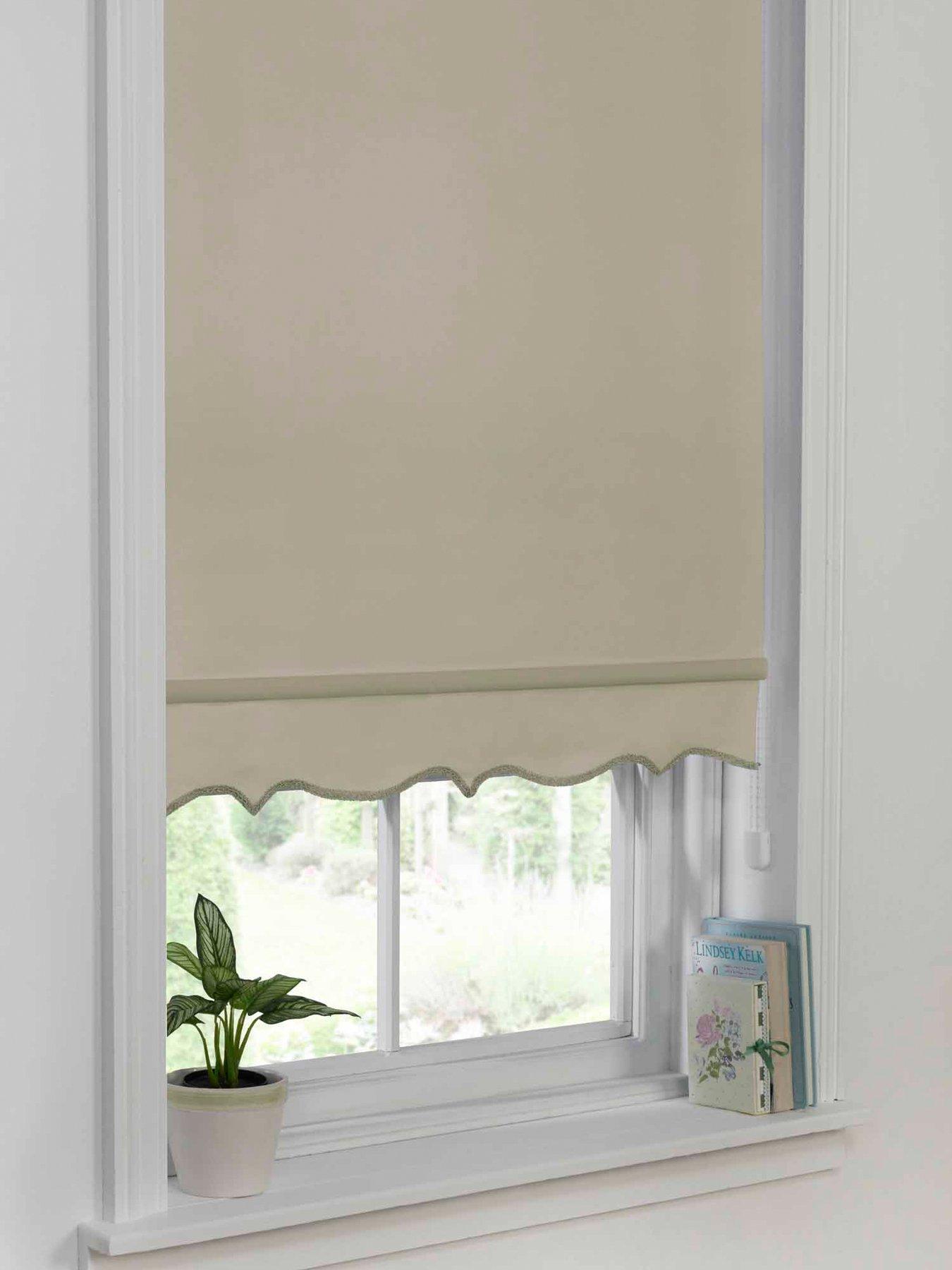 Image 1 of 2 of The Very Collection Plain Scalloped Roller Blind
