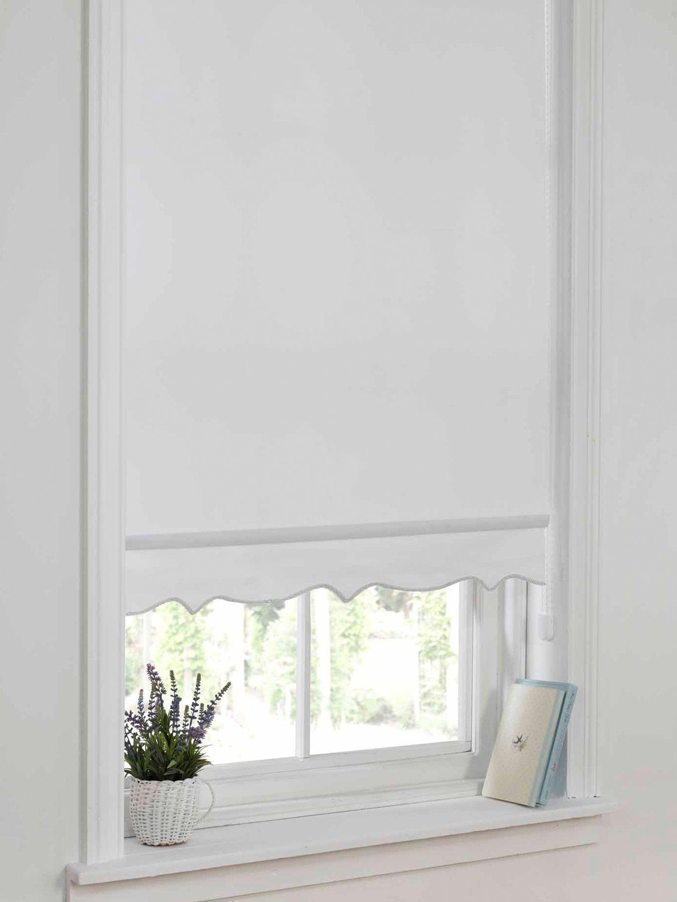 Image 2 of 2 of The Very Collection Plain Scalloped Roller Blind