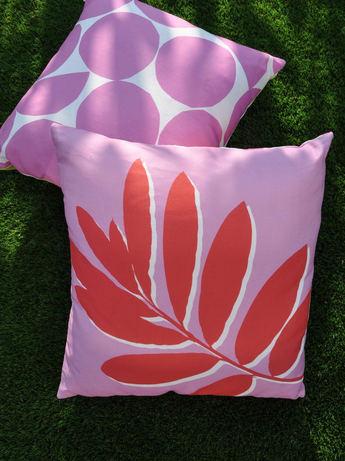 fusion-leaf-outdoor-cushion-pinkback