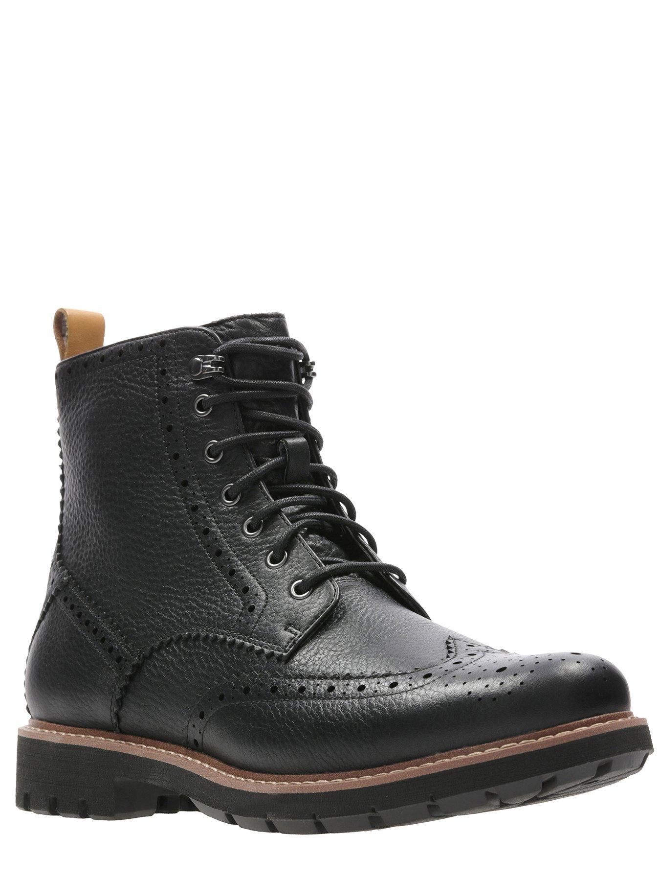 clarks-batcombe-lord-brogue-boots-blackoutfit