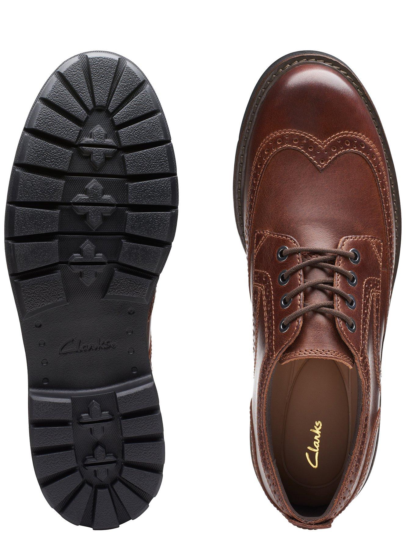 clarks-batcombe-far-brogue-shoes-beigedetail