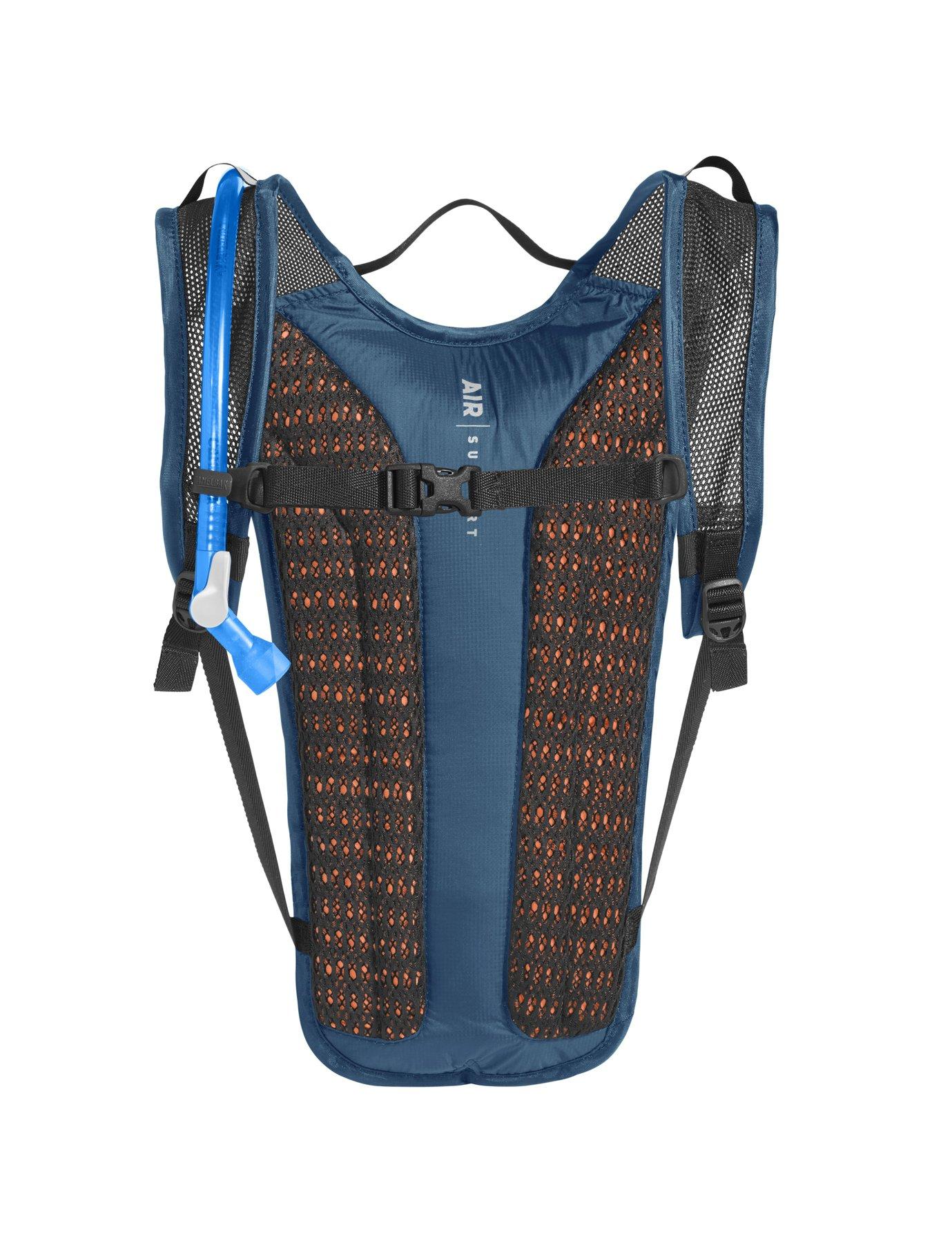 camelbak-classic-light-hydration-pack-4l-with-2l-reservoiroutfit