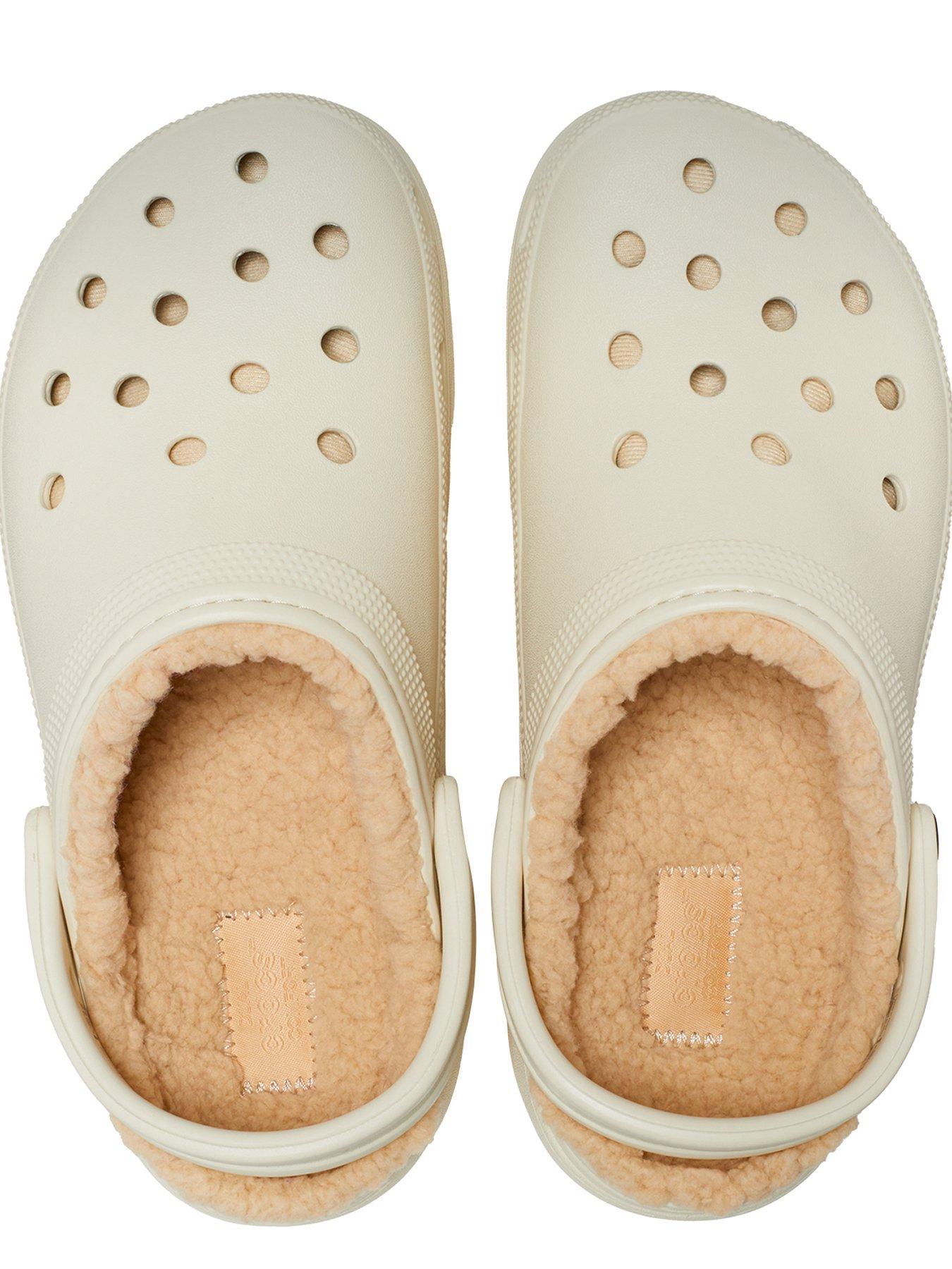 crocs-classic-platform-lined-boneoutfit