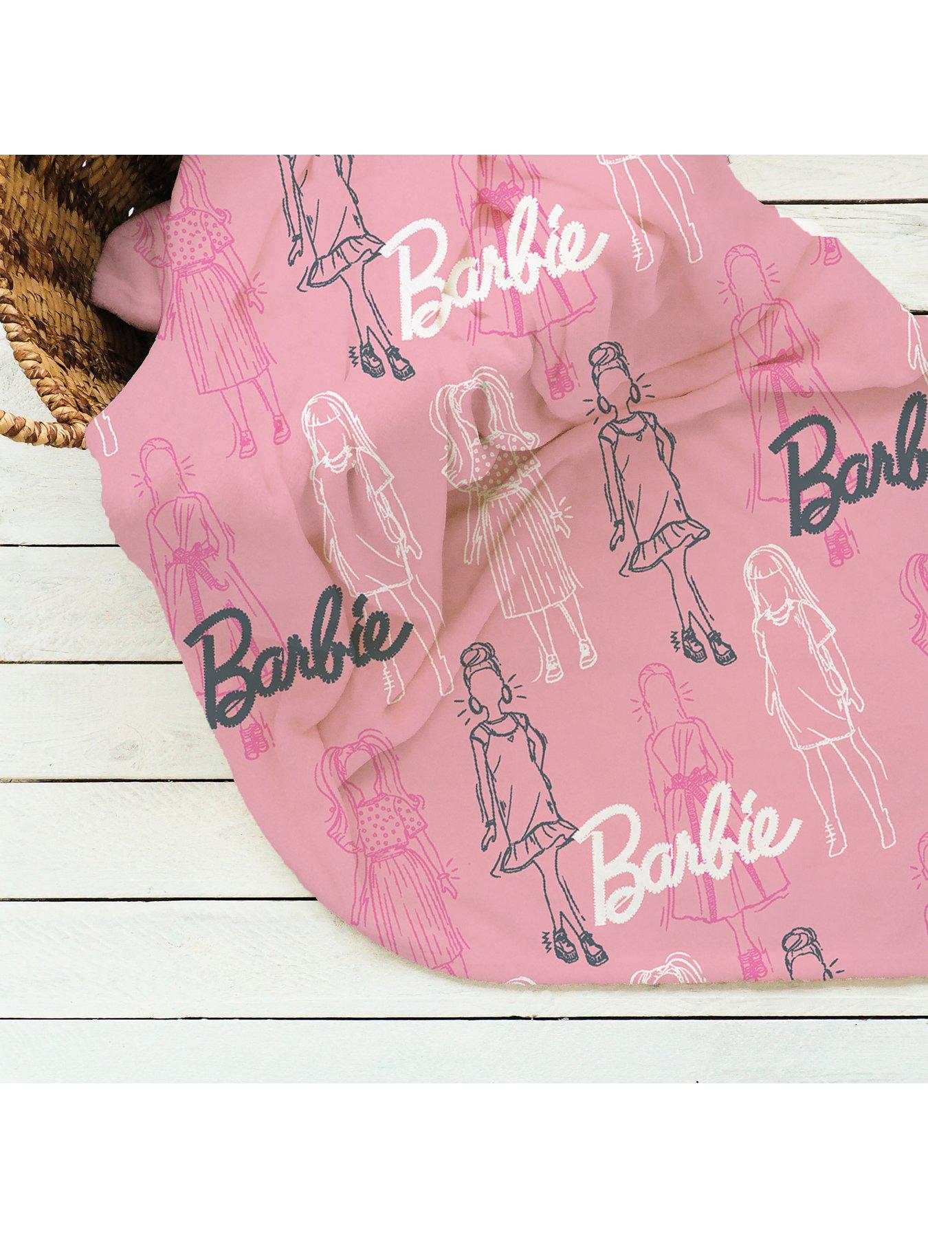 barbie-figures-fleece-blanket-multioutfit