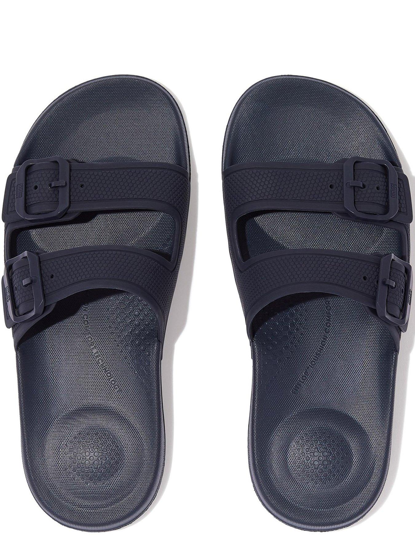 fitflop-fitflop-iqushion-buckle-detail-slider-sandals-navyoutfit