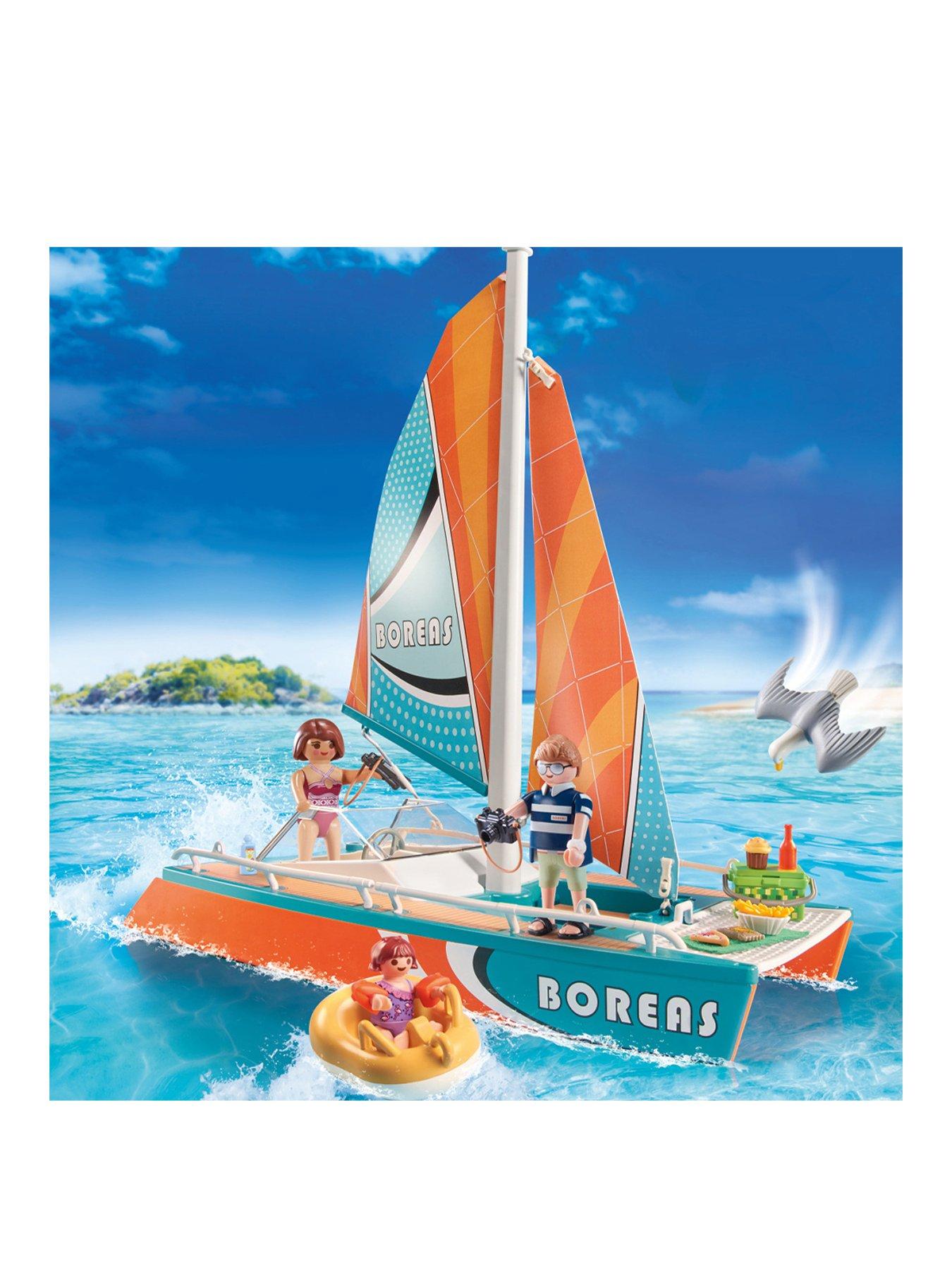 playmobil-71043-catamaran-with-underwater-motorstillFront