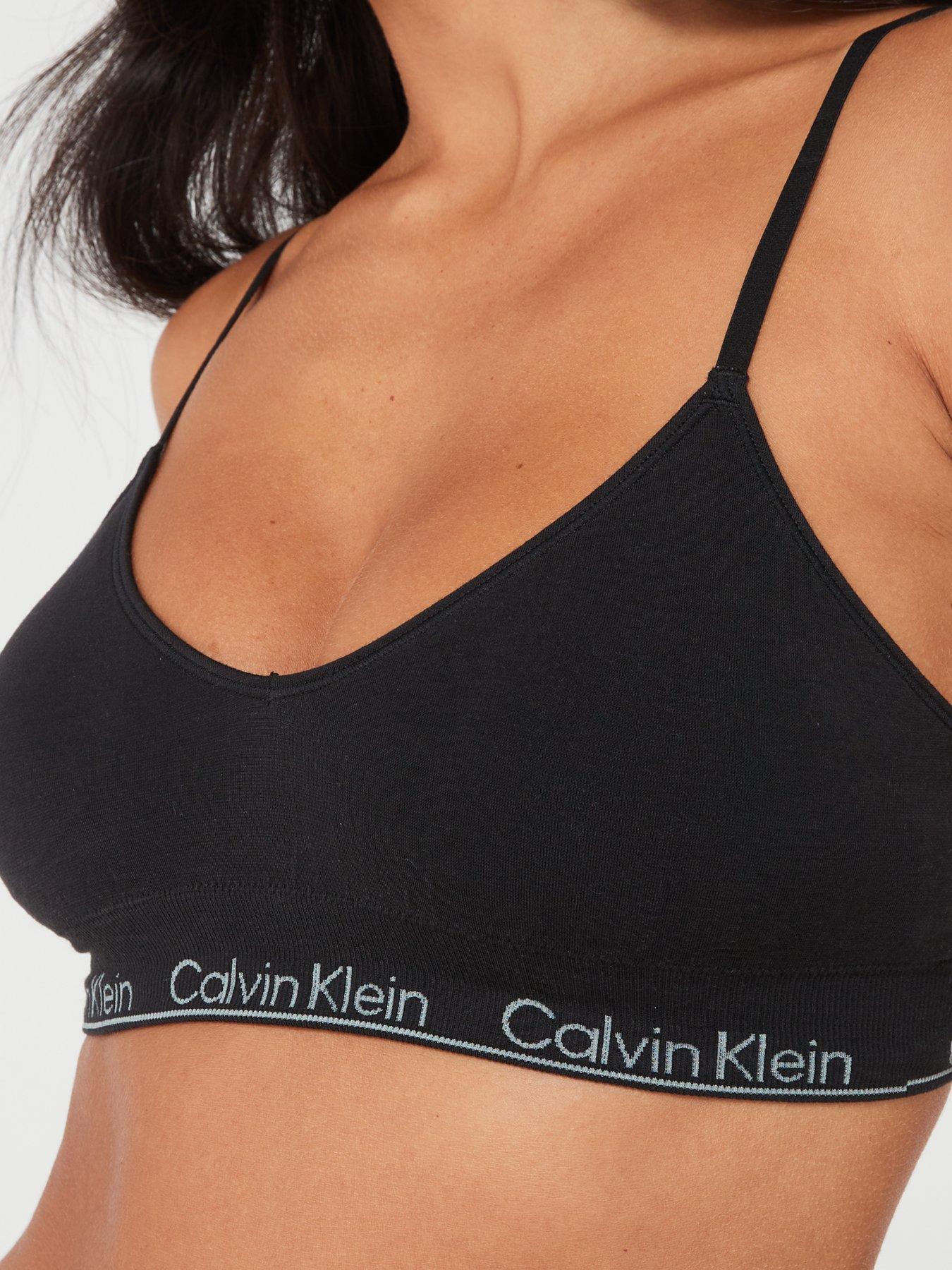 calvin-klein-modern-seamlesslght-lined-triangle-bralette-blackoutfit