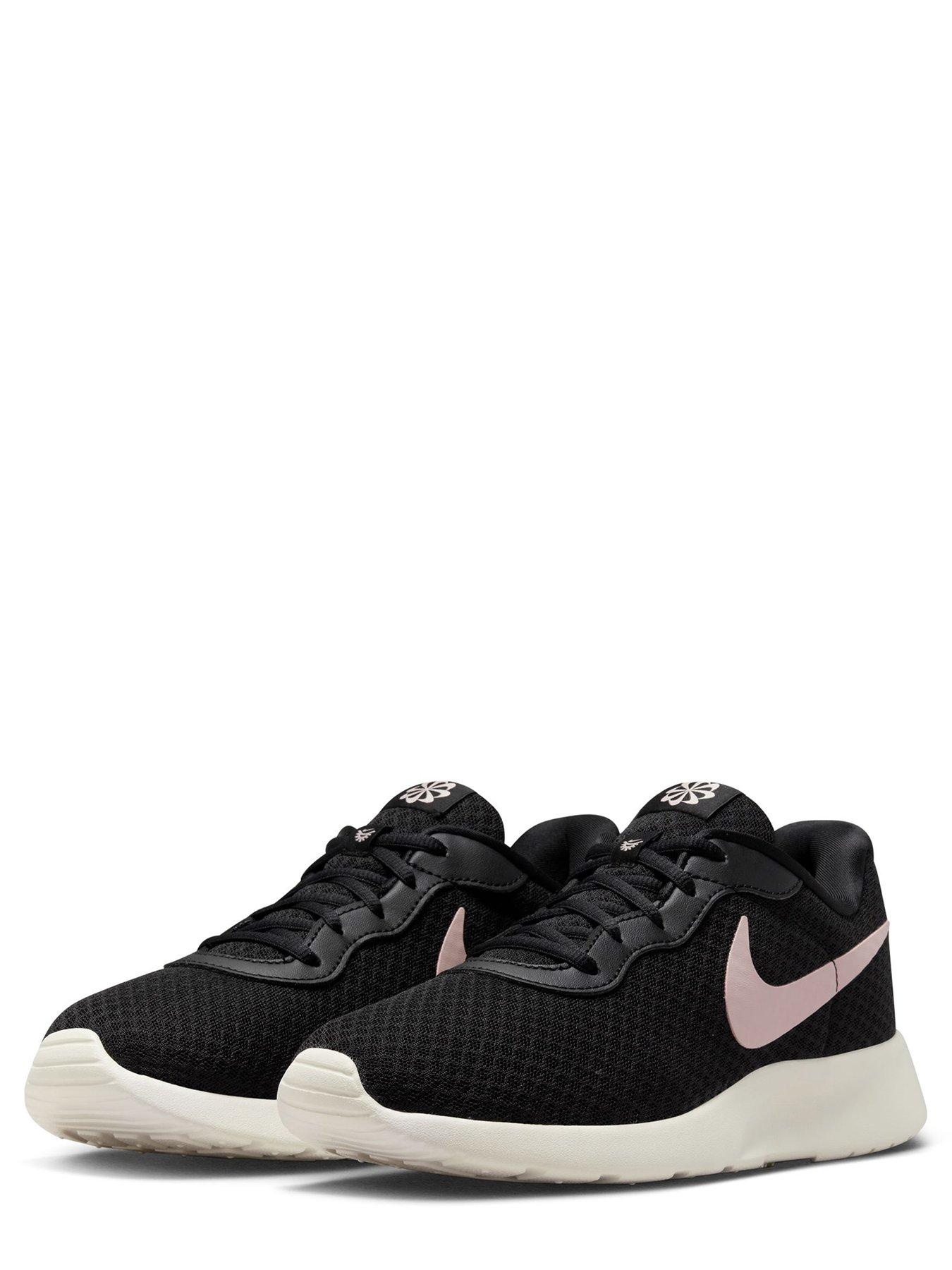 Nike tanjun 2025 black and pink