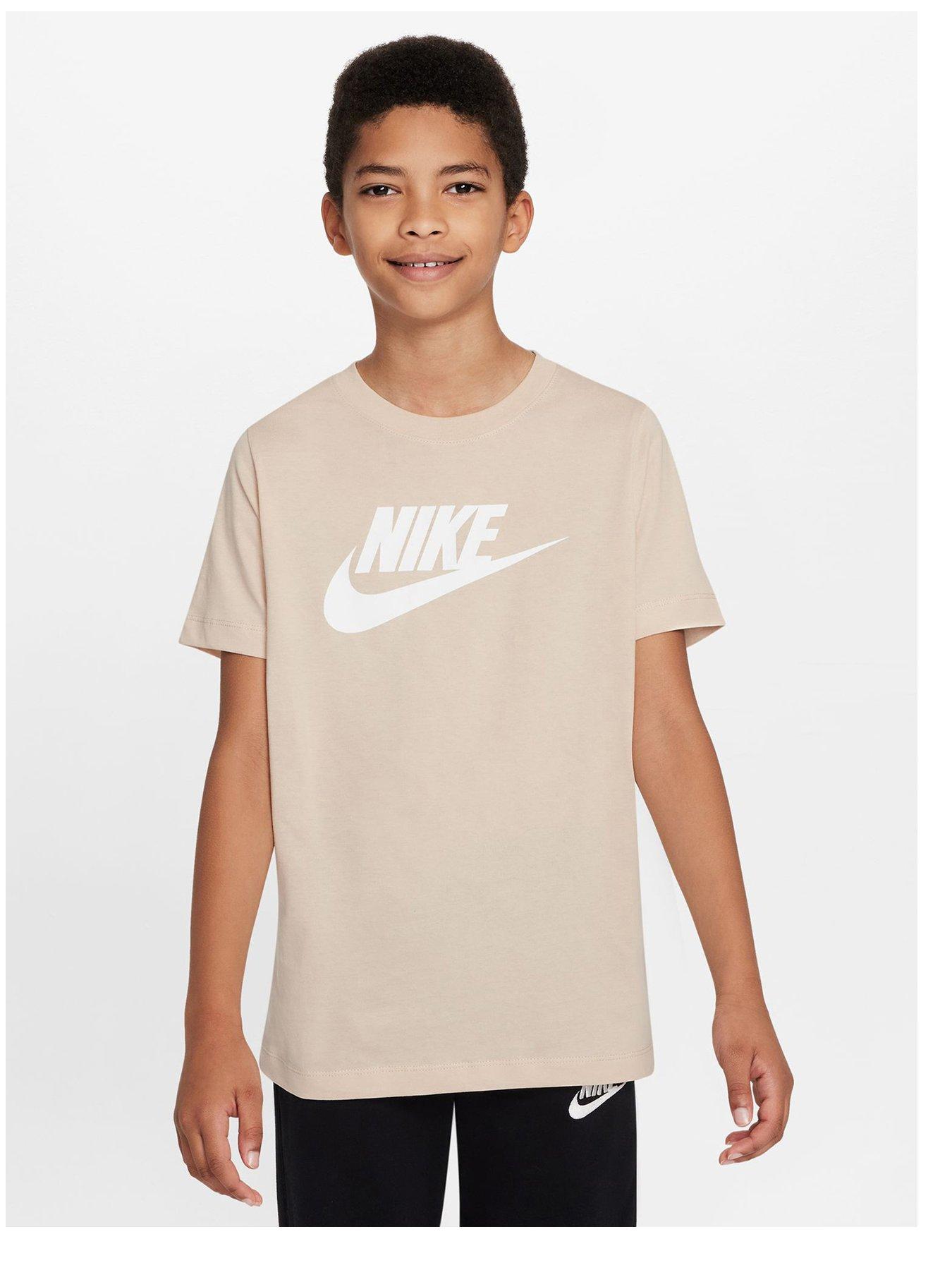 Beige nike 2024 t shirt