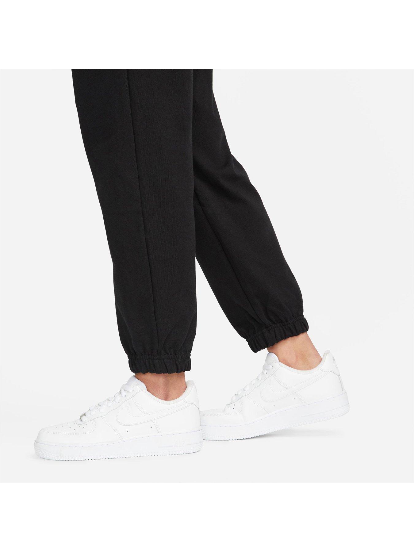 nike-sportswear-womens-easy-joggers-blackwhiteoutfit