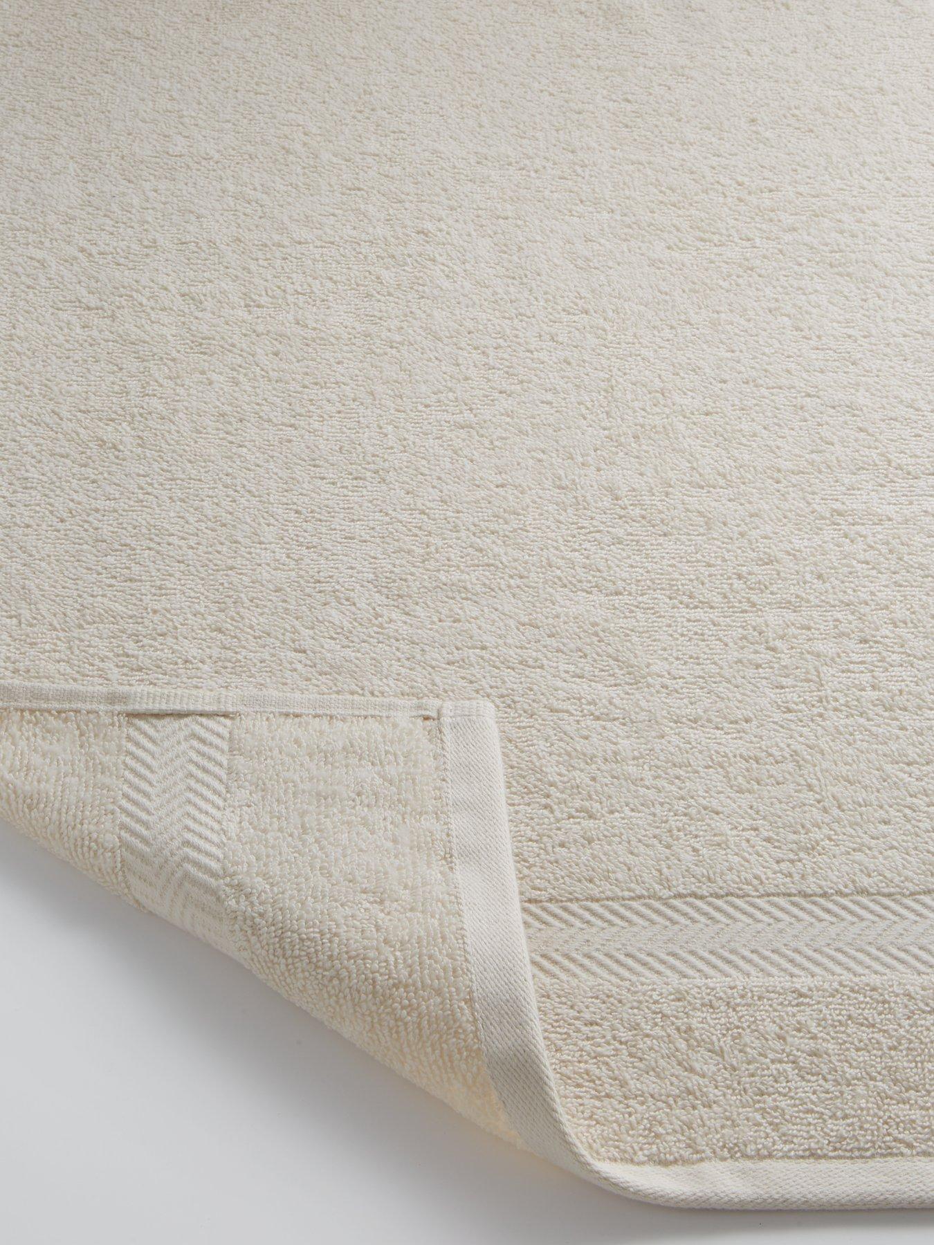 Image 3 of 4 of The Very Collection Quick Dry 450 gsm Four-Piece Towel Bale