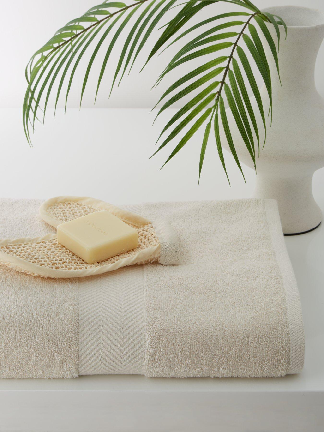 Image 1 of 4 of The Very Collection Quick Dry 450 gsm Jumbo Bath Sheet&nbsp;