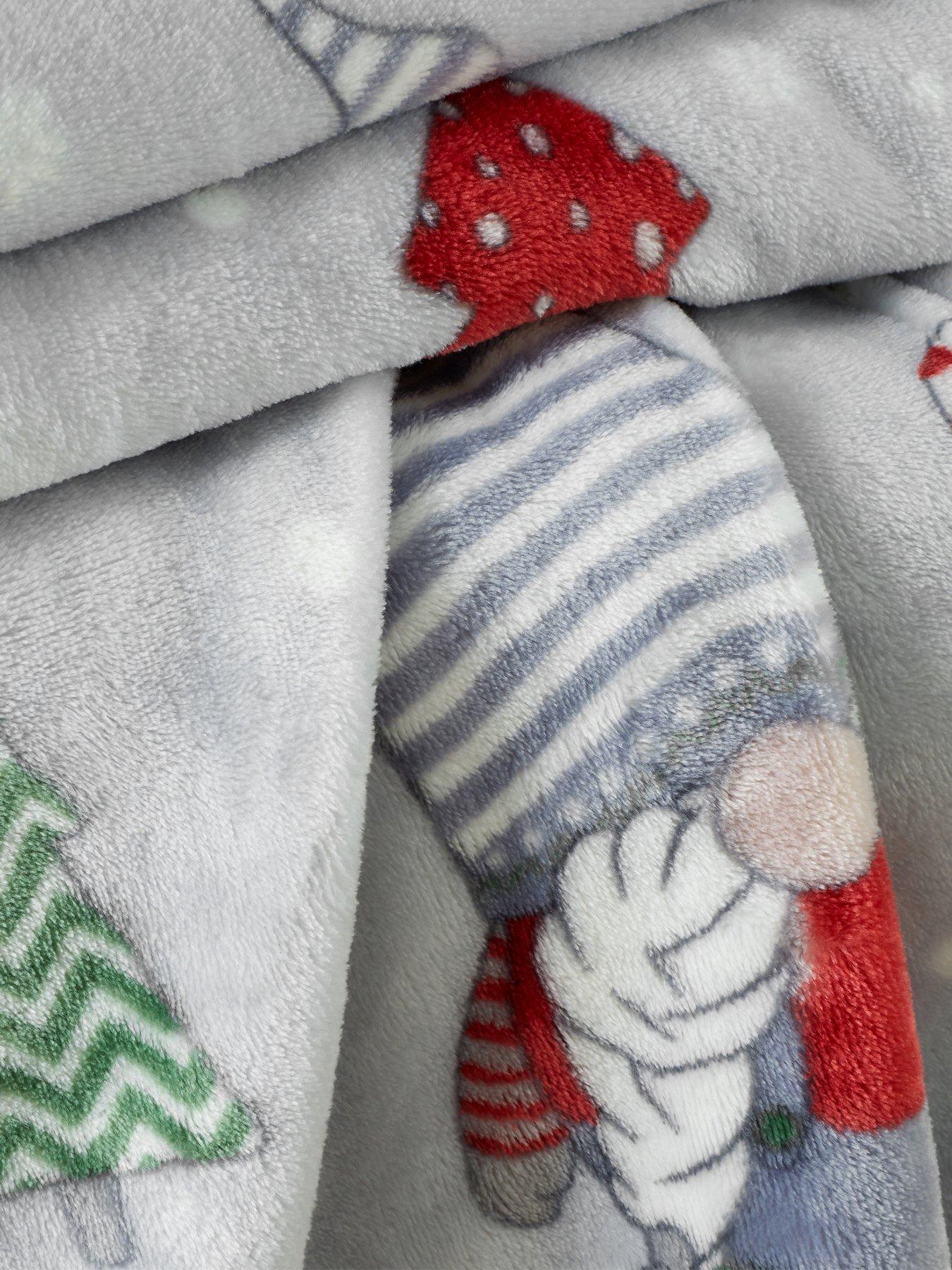 catherine-lansfield-christmas-gnomes-throw-greyback