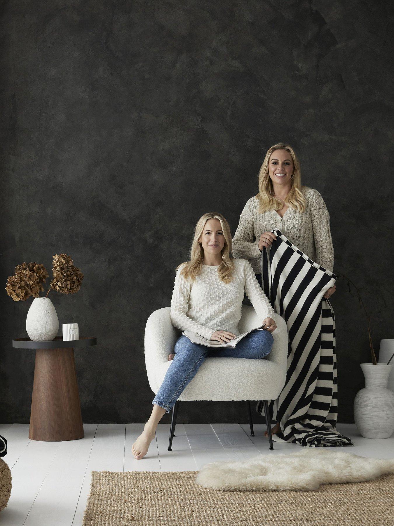 style-sisters-jersey-knitted-stripe-throw-monochrome