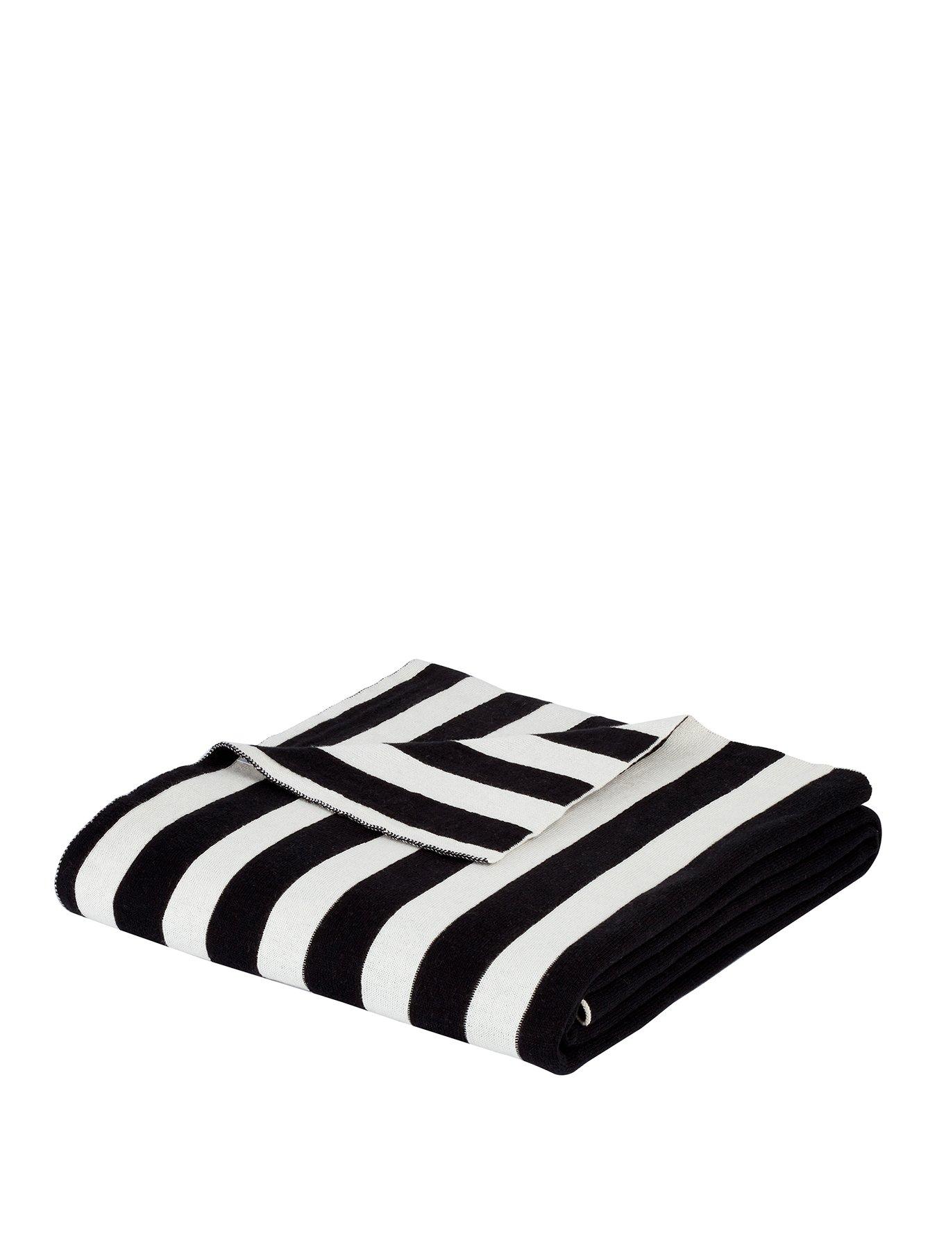 style-sisters-jersey-knitted-stripe-throw-monochromestillFront