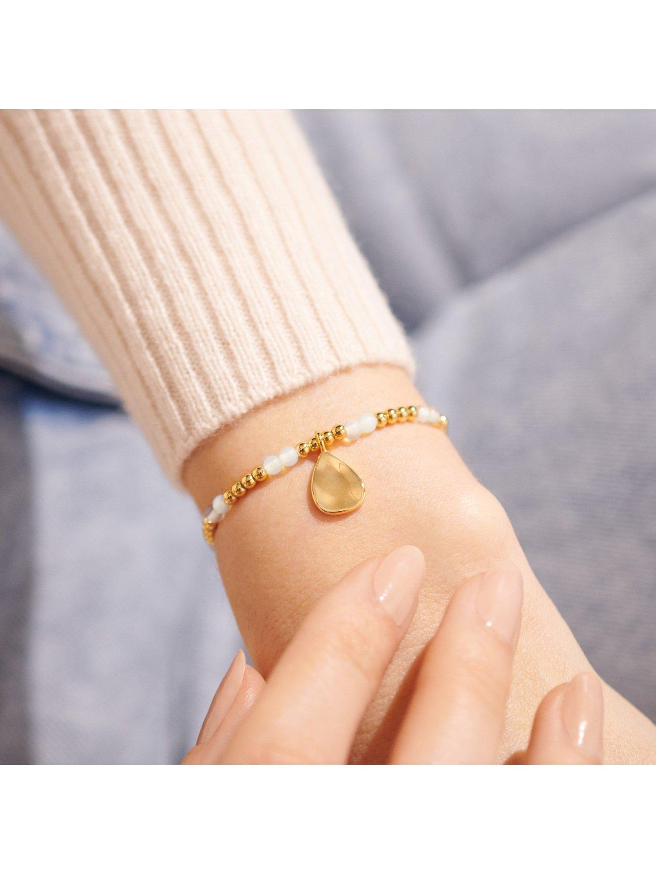 joma-jewellery-june-a-little-birthstone-bracelet-in-gold-platingoutfit