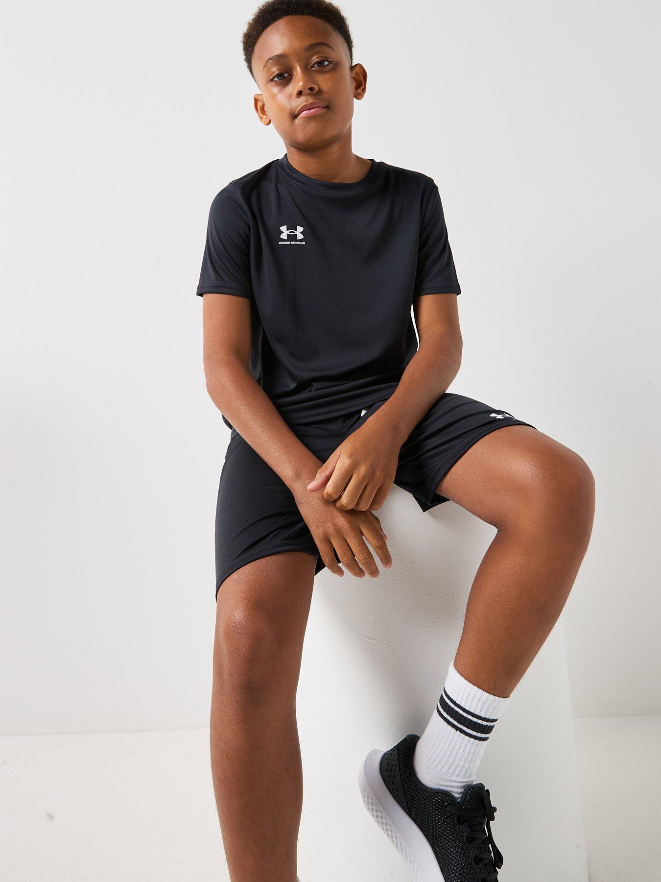 under-armour-boys-challenger-short-sleeve-tee-blackwhitedetail