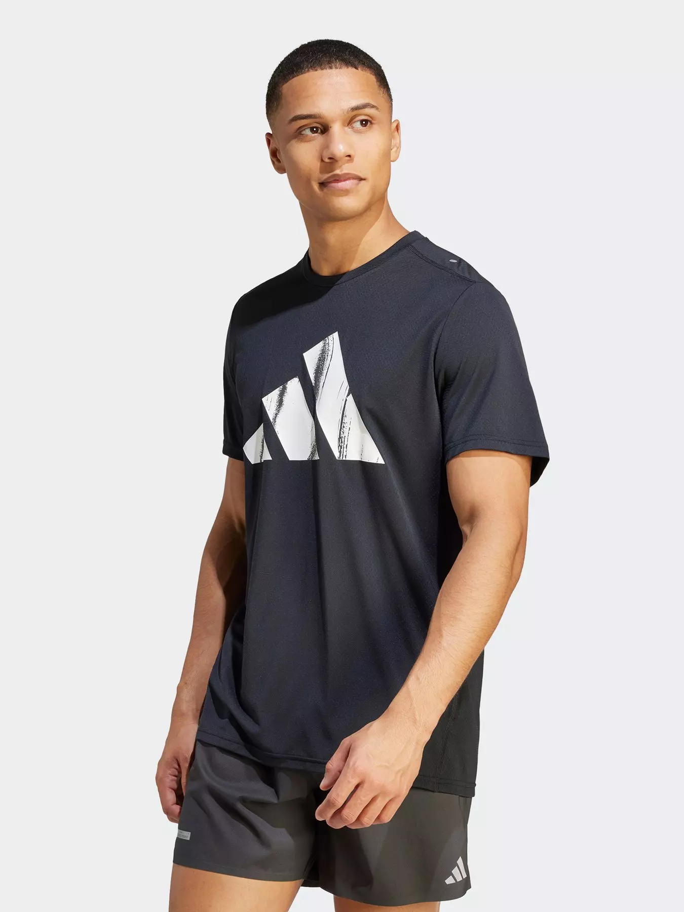 https://media.very.ie/i/littlewoodsireland/VLP35_SQ1_0000000004_BLACK_MDf/adidas-mens-run-it-performance-running-t-shirt-black.jpg?$180x240_retinamobilex2$&$roundel_lwireland$&p1_img=vsp_pink&fmt=webp